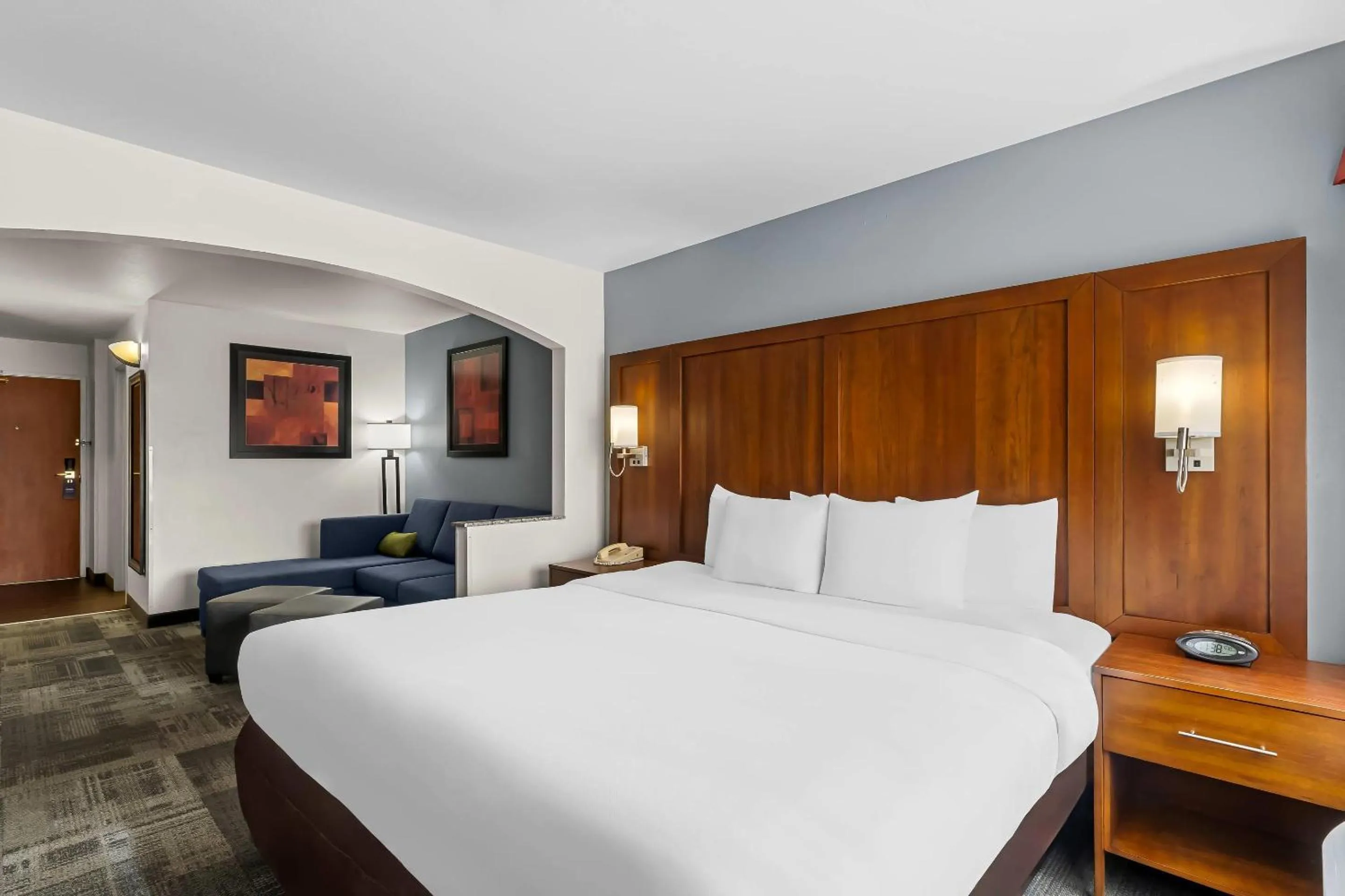 Bedroom, Bed in Comfort Suites Denver Tech Center