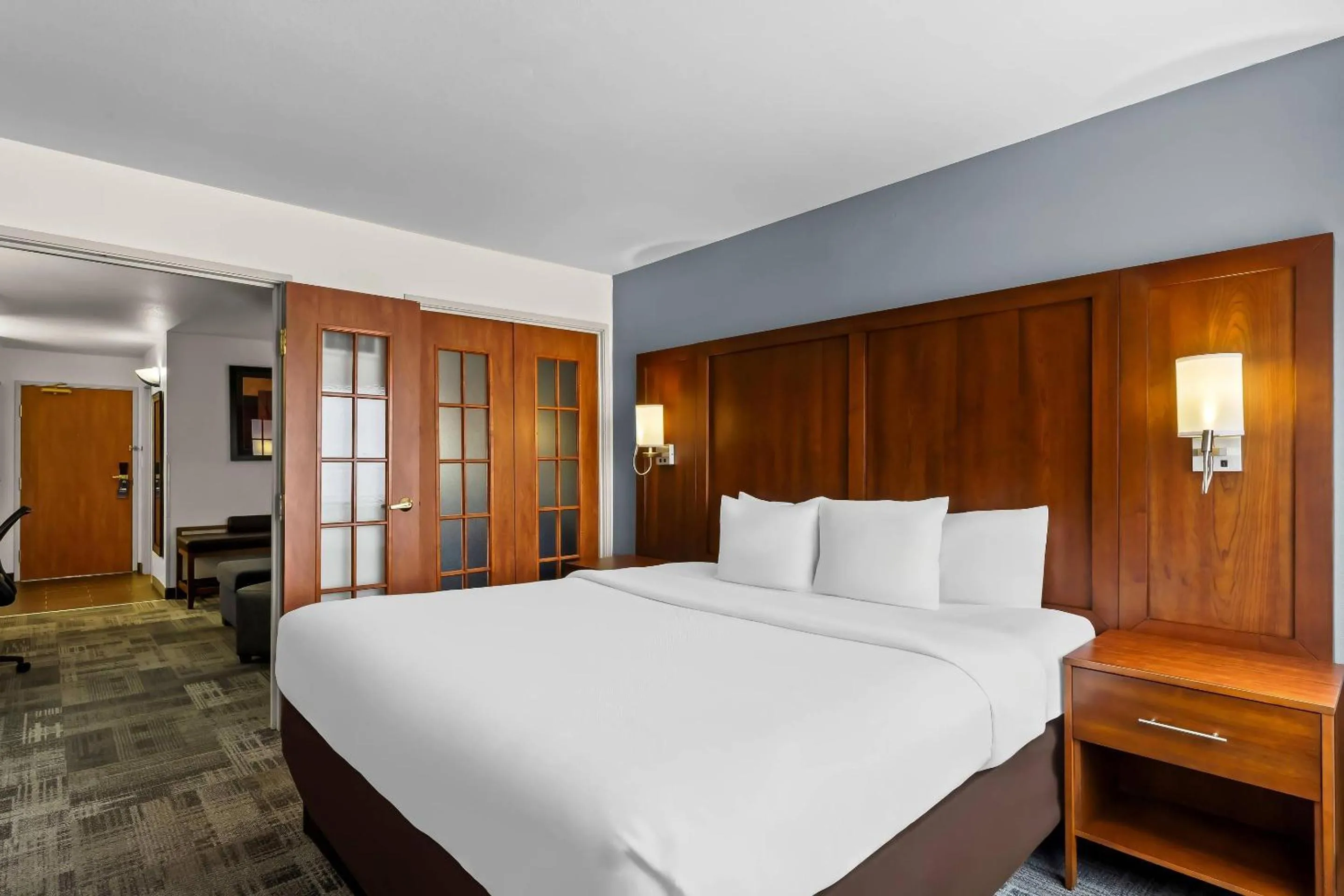 Bedroom, Bed in Comfort Suites Denver Tech Center