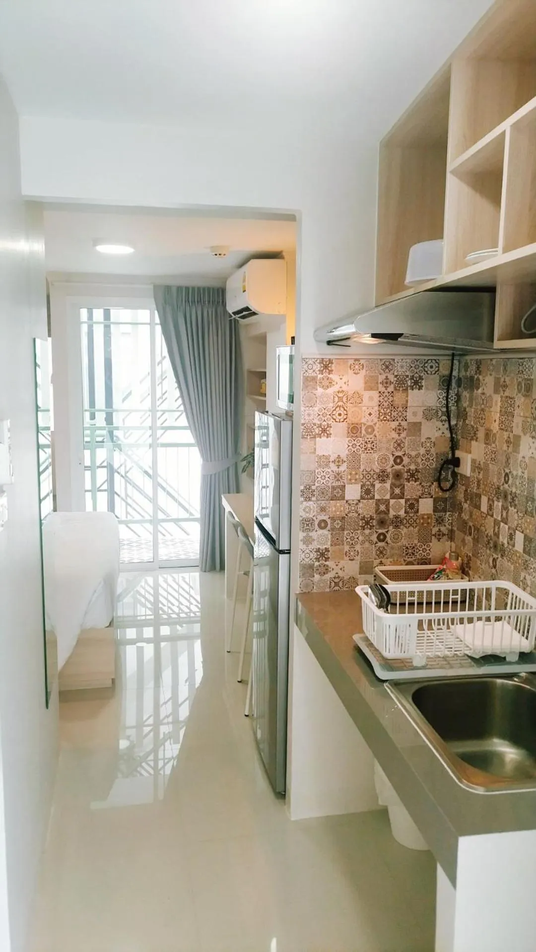 Kitchen or kitchenette in beHOME Phuket