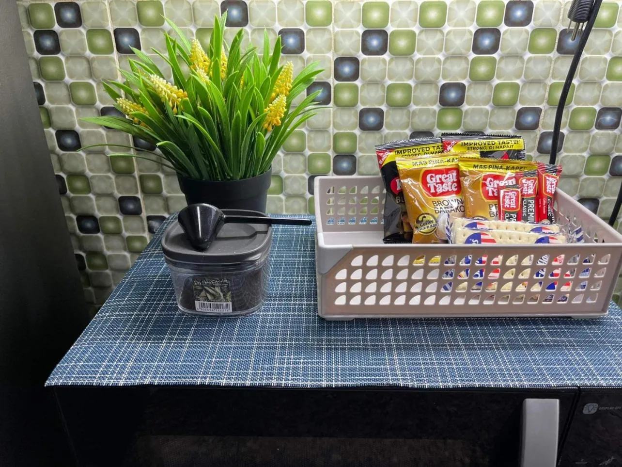 kitchen in MaRoy Suites at Asteria Residences (Near NAIA with free Parking+Fiber Internet)