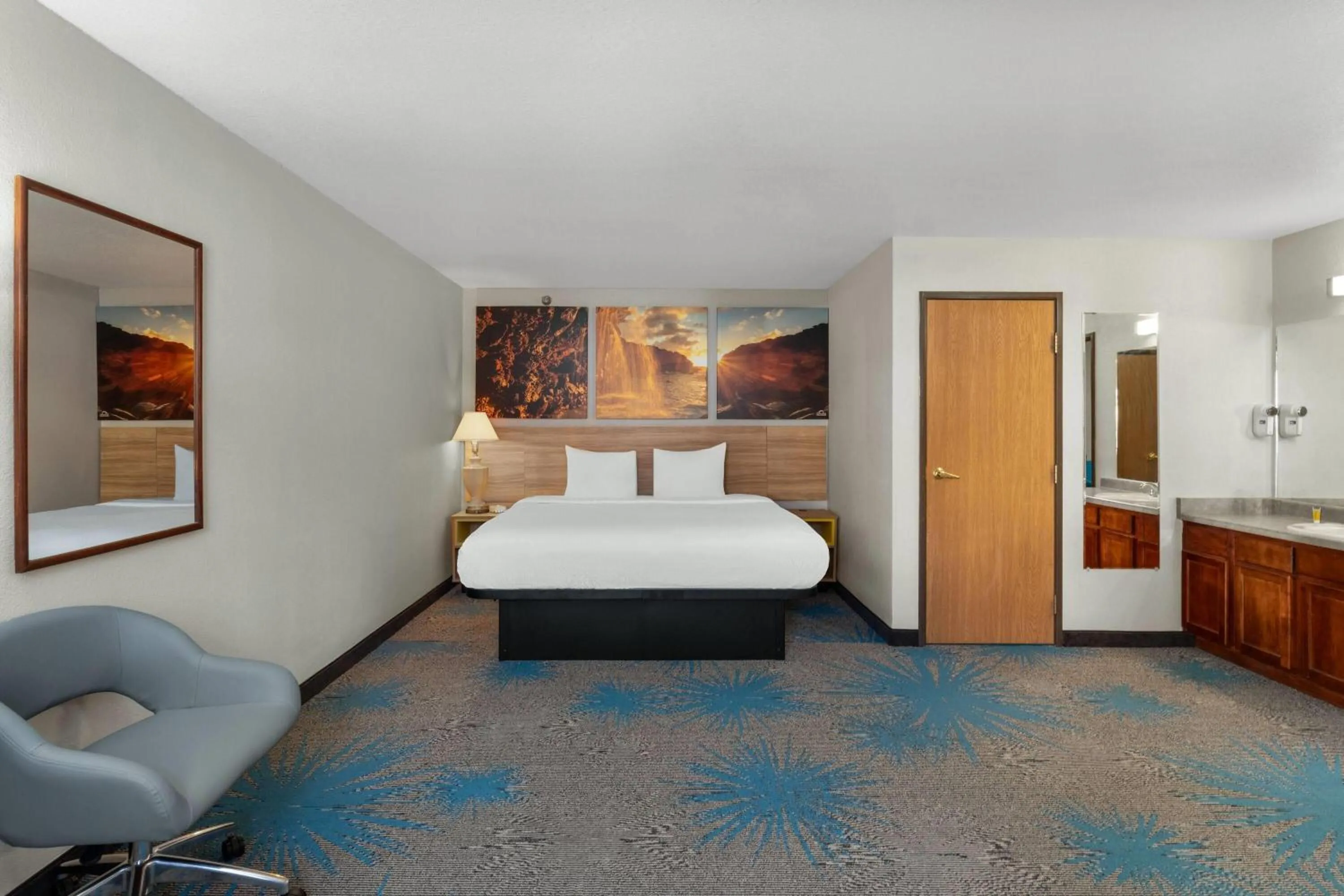 Bath, Bed in Days Inn by Wyndham Canon City