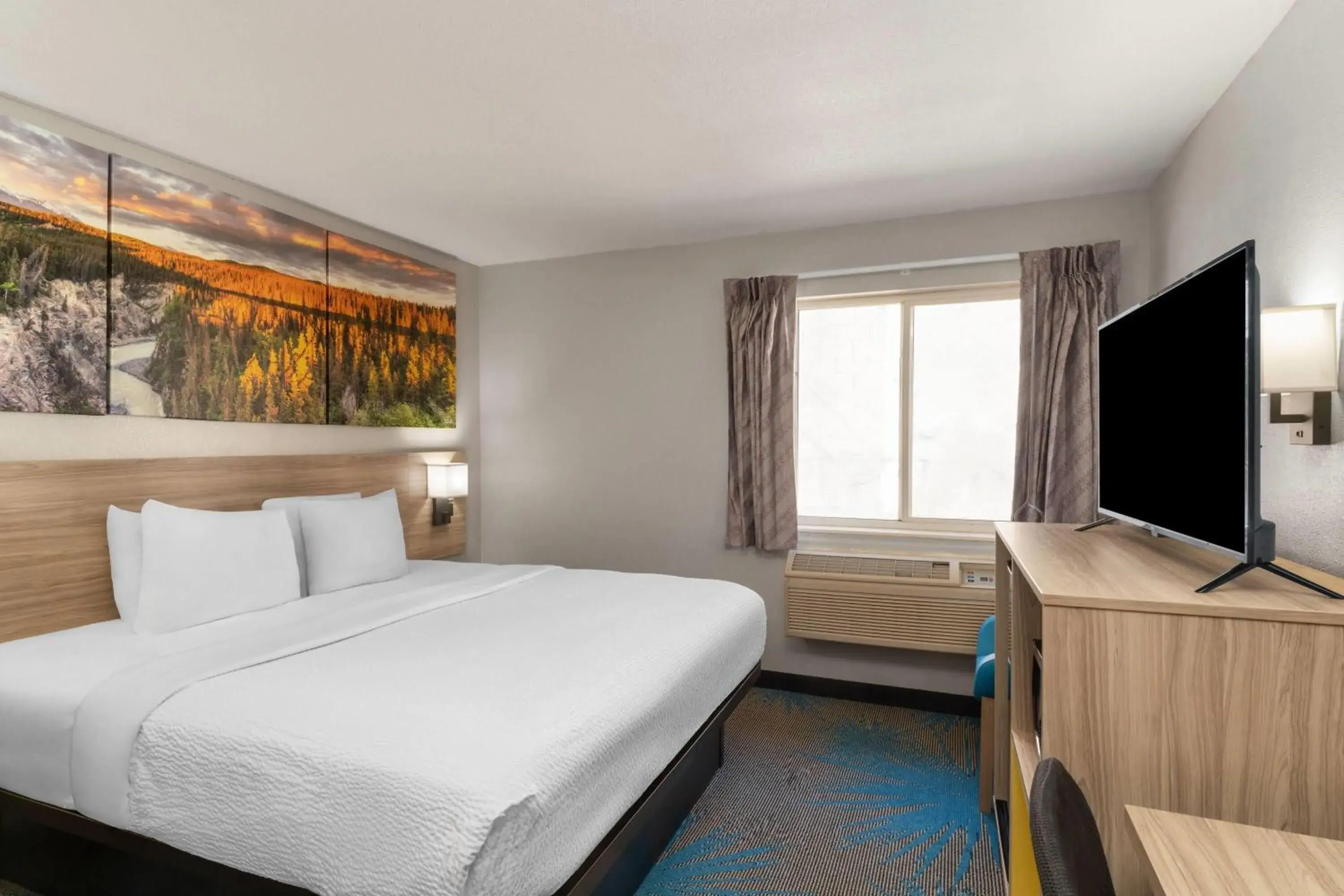 King Room with Bathtub with Grab Bars - Mobility Access/Non-Smoking in Days Inn by Wyndham Canon City King Room with Bathtub with Grab Bars - Mobility Access/Non-Smoking in Days Inn by Wyndham Canon City