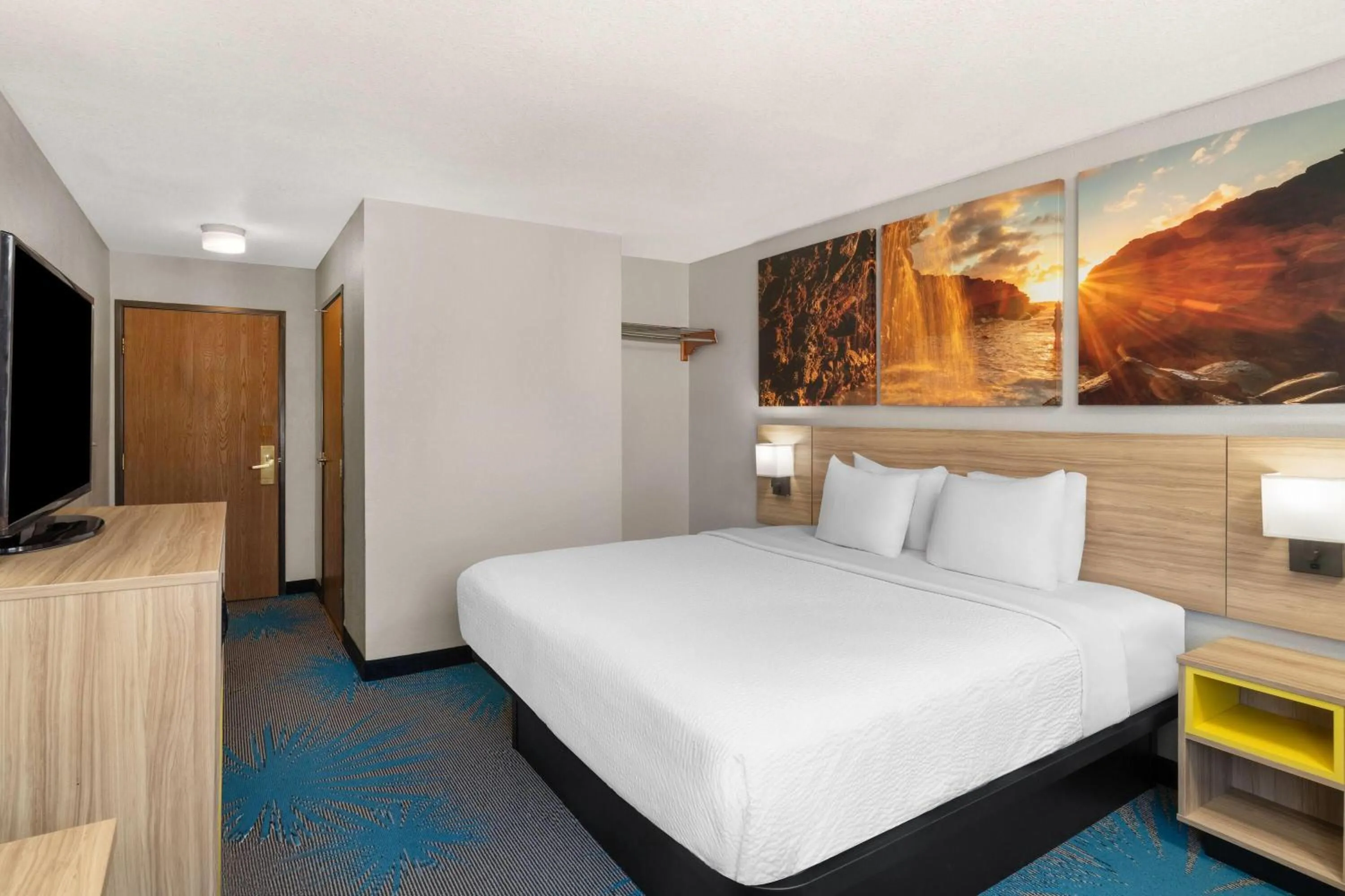 Photo of the whole room, Bed in Days Inn by Wyndham Canon City