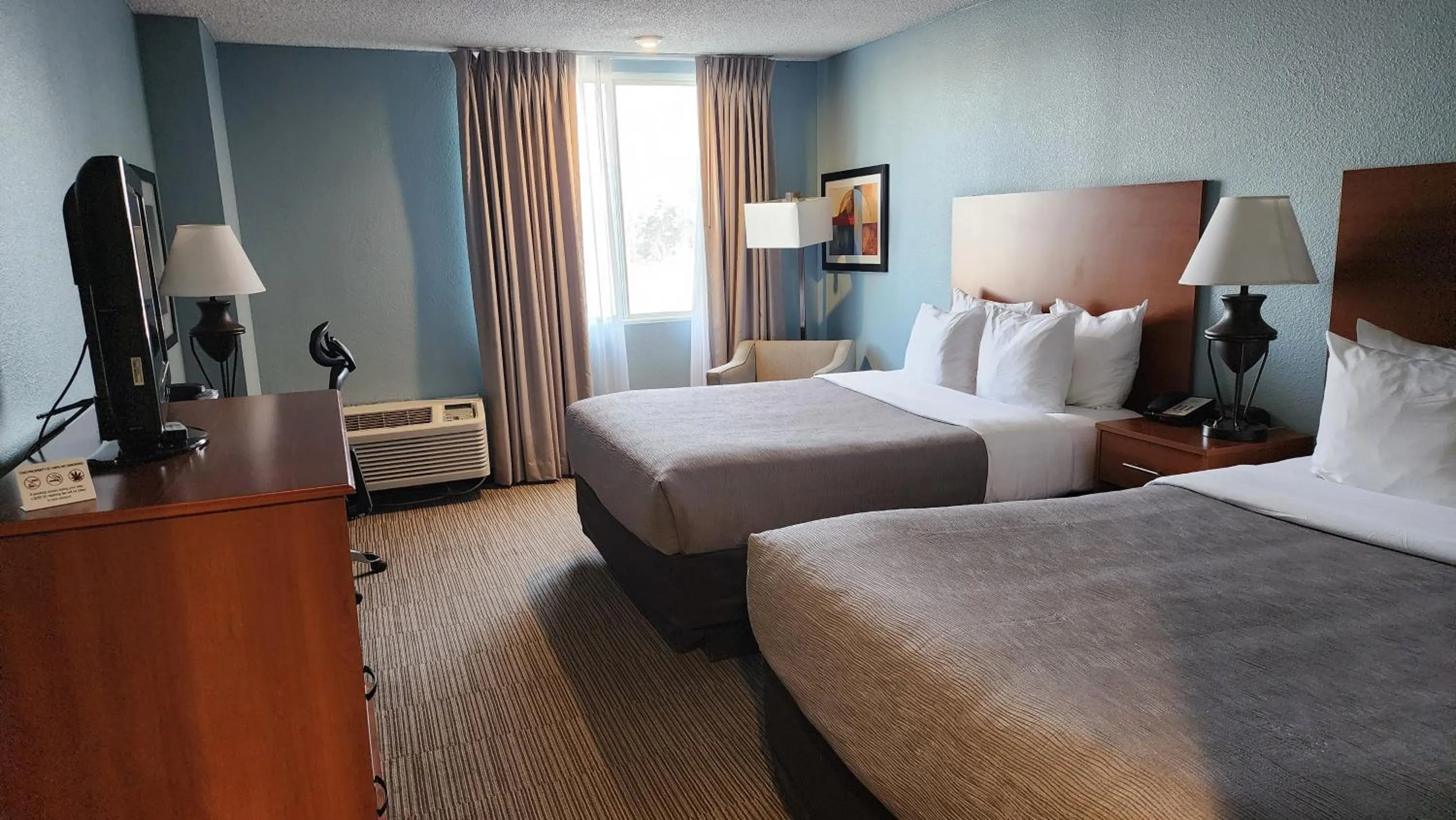 Bed in Quality Inn & Suites Garden Of The Gods