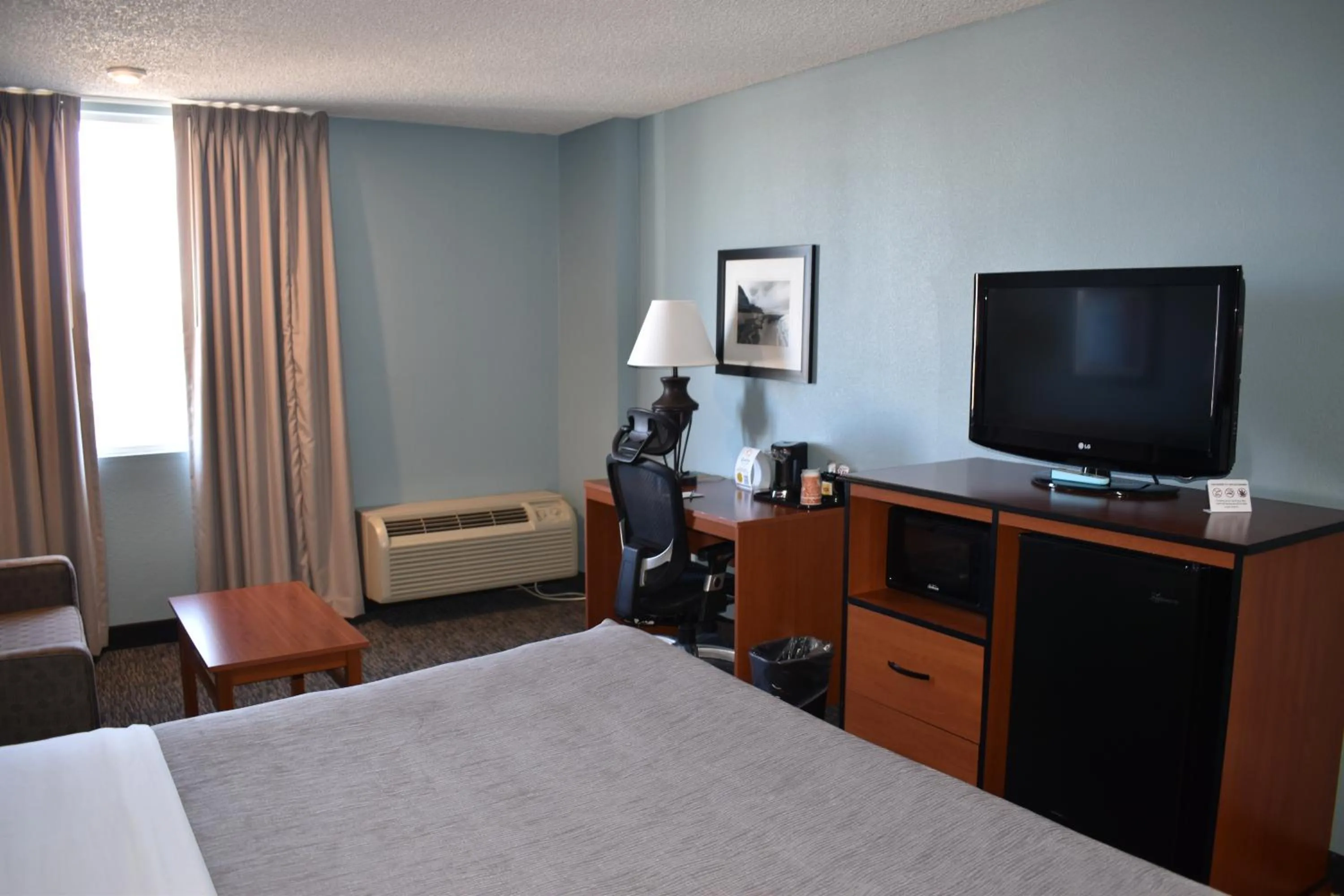 Restaurant/places to eat, Bed in Quality Inn & Suites Garden Of The Gods