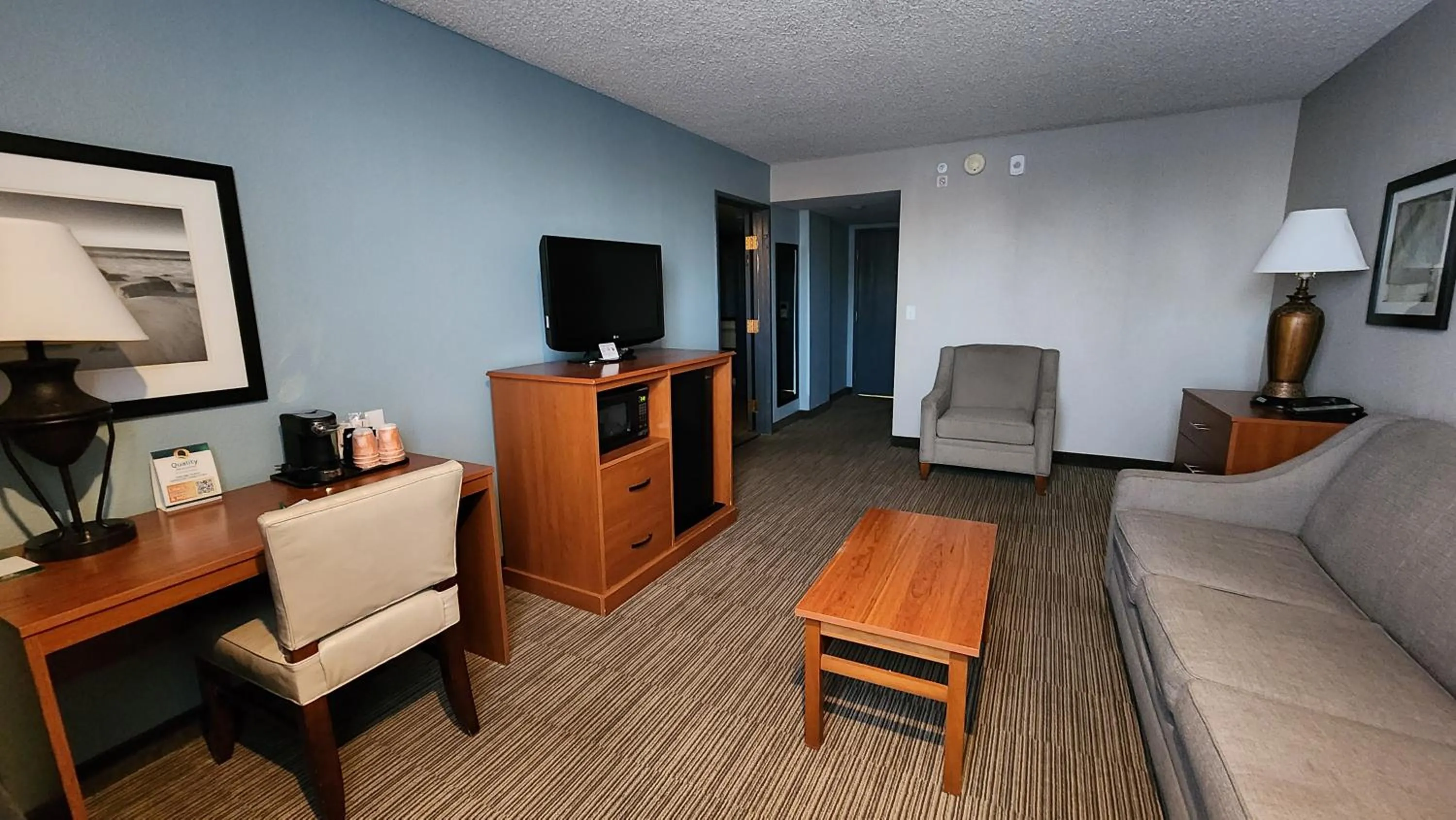 TV and multimedia in Quality Inn & Suites Garden Of The Gods