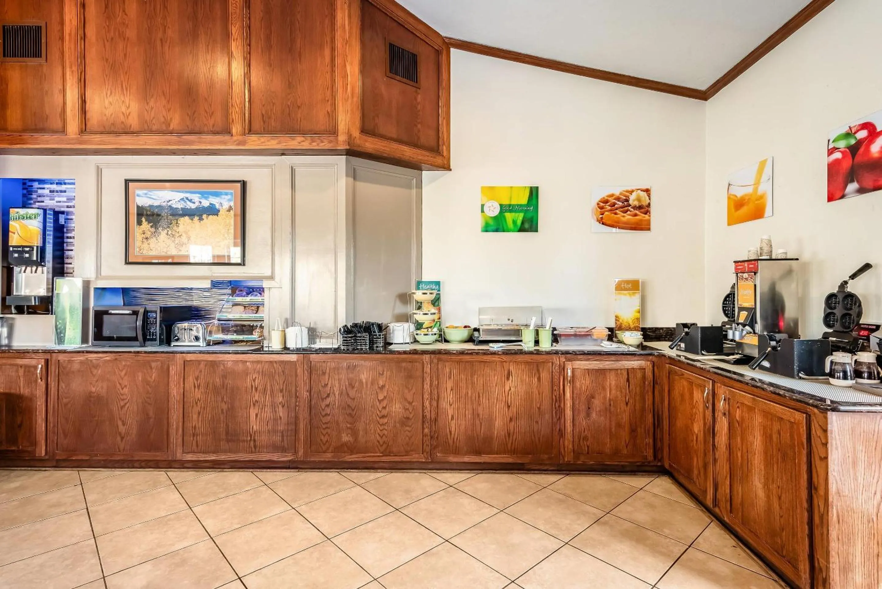 Breakfast in Quality Inn & Suites Garden Of The Gods