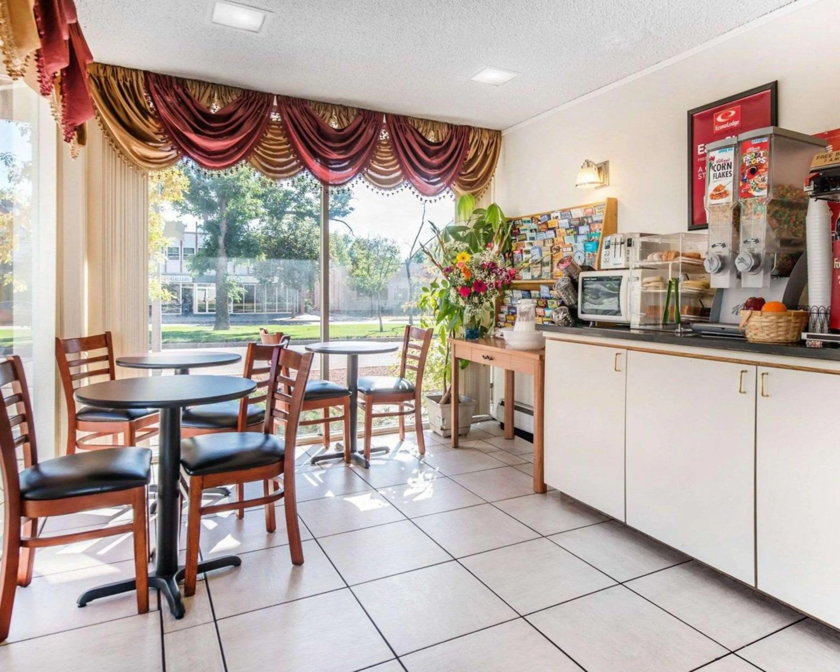 Restaurant/places to eat in Econo Lodge Colorado Springs Downtown