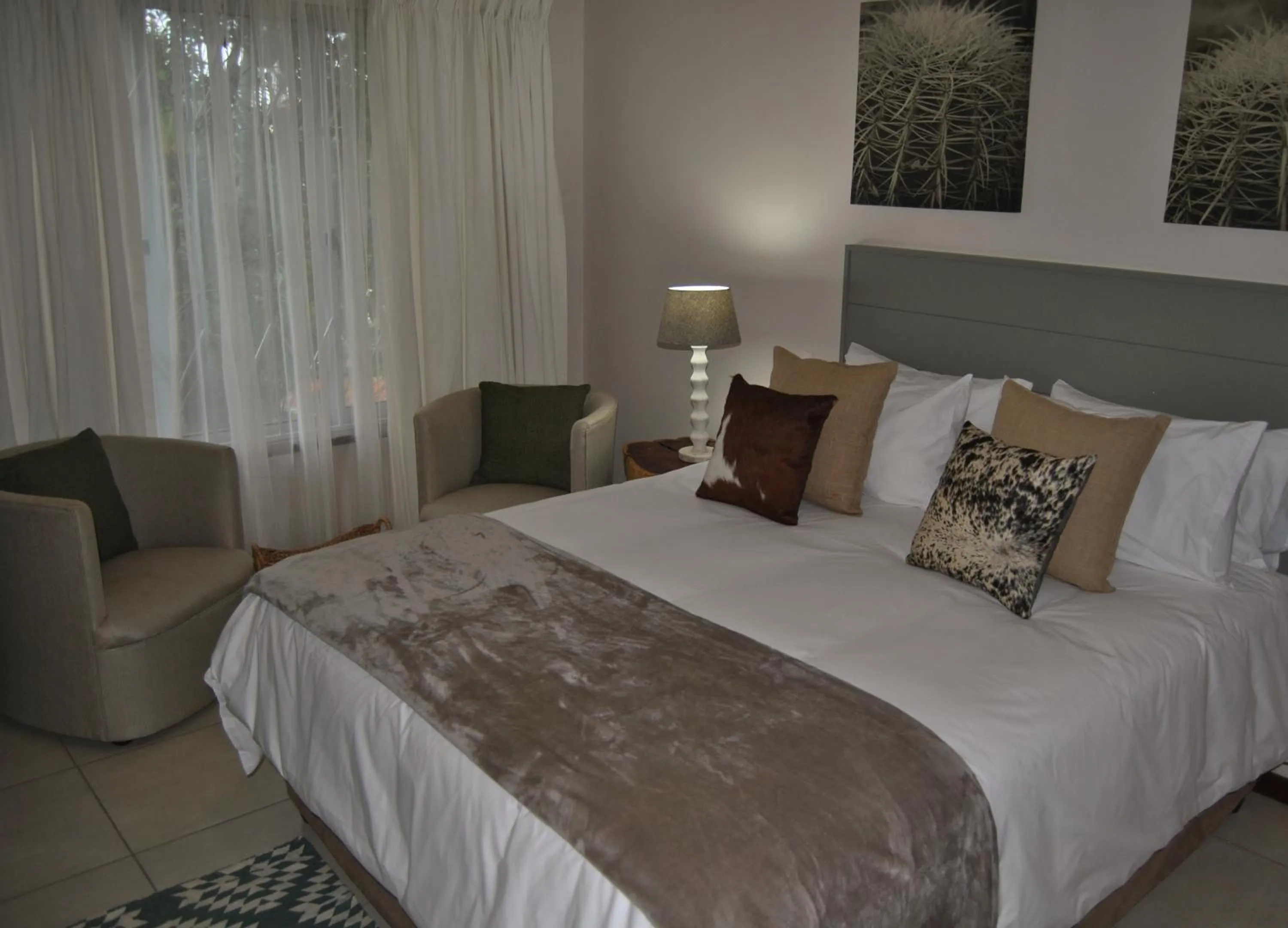 Bed in Hamilton Urban Farm Guest House