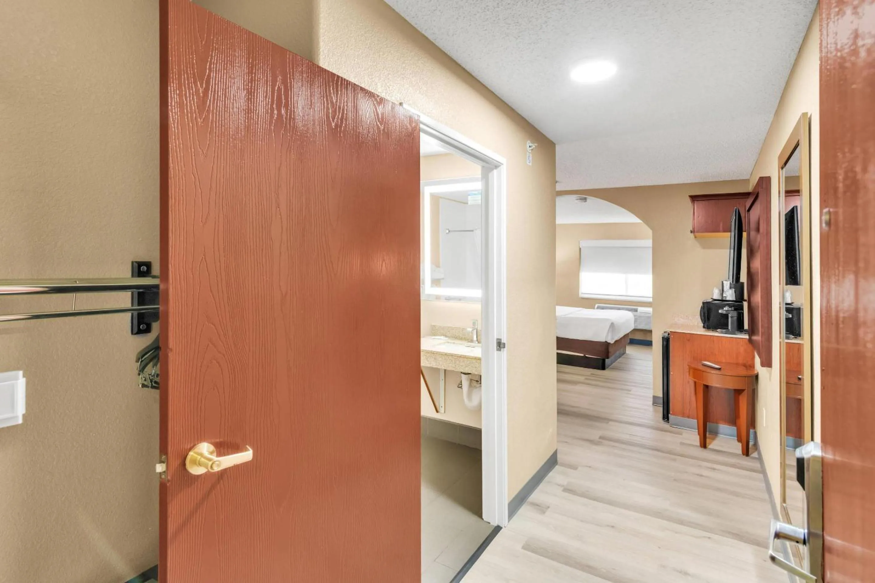 Bedroom, Bed in Comfort Suites Lakewood - Denver