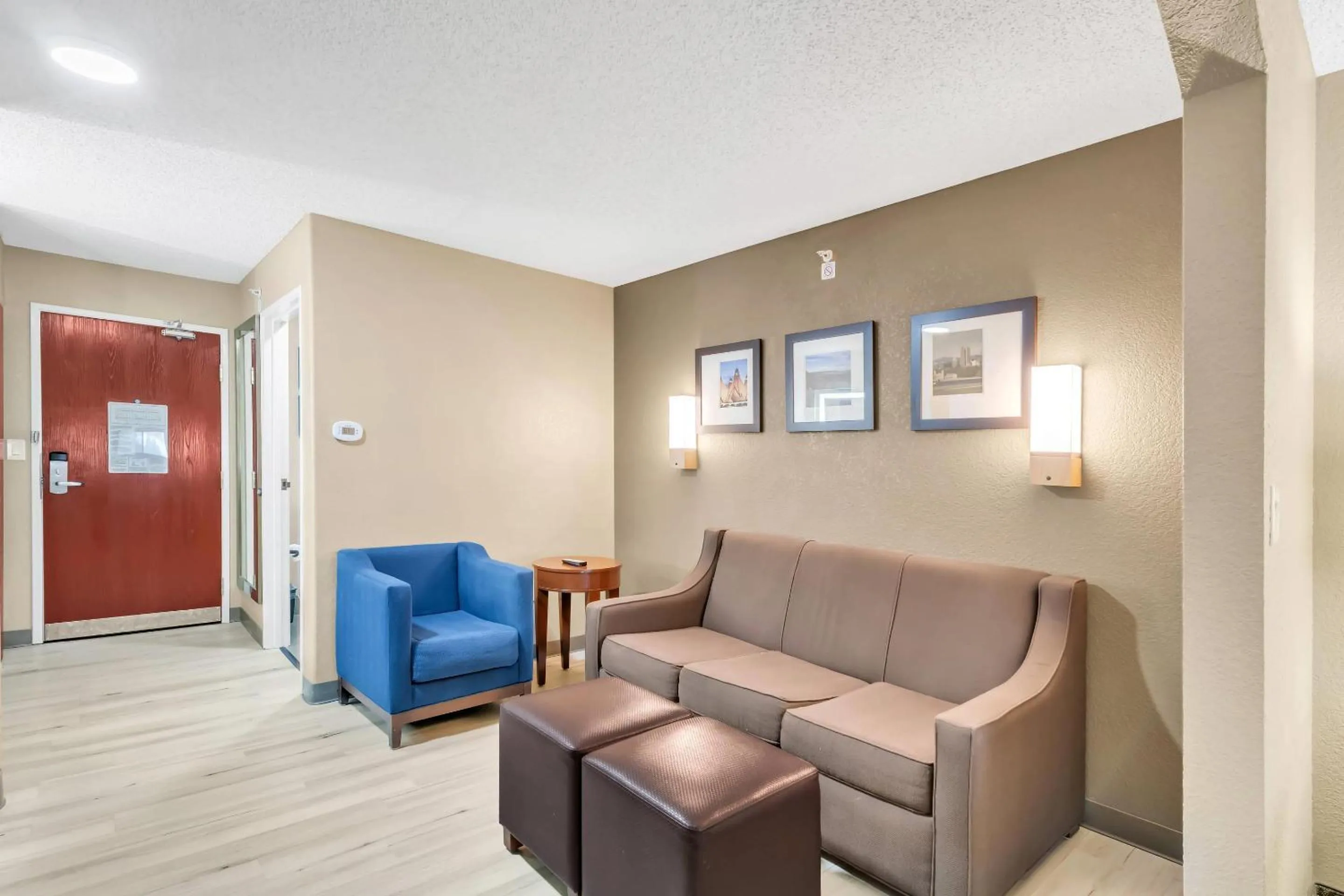 Bedroom in Comfort Suites Lakewood - Denver