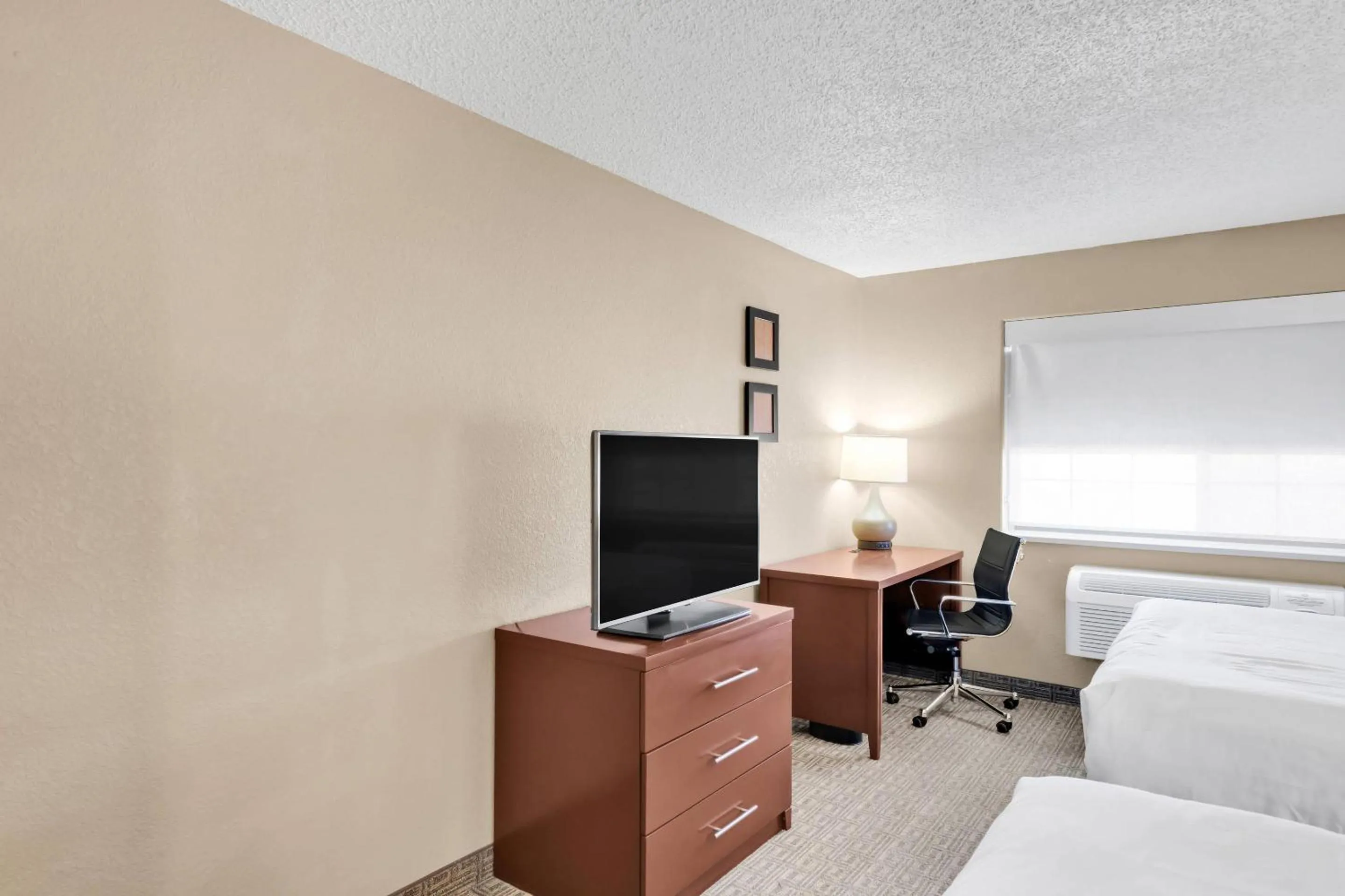 Bedroom, Bed in Comfort Suites Lakewood - Denver