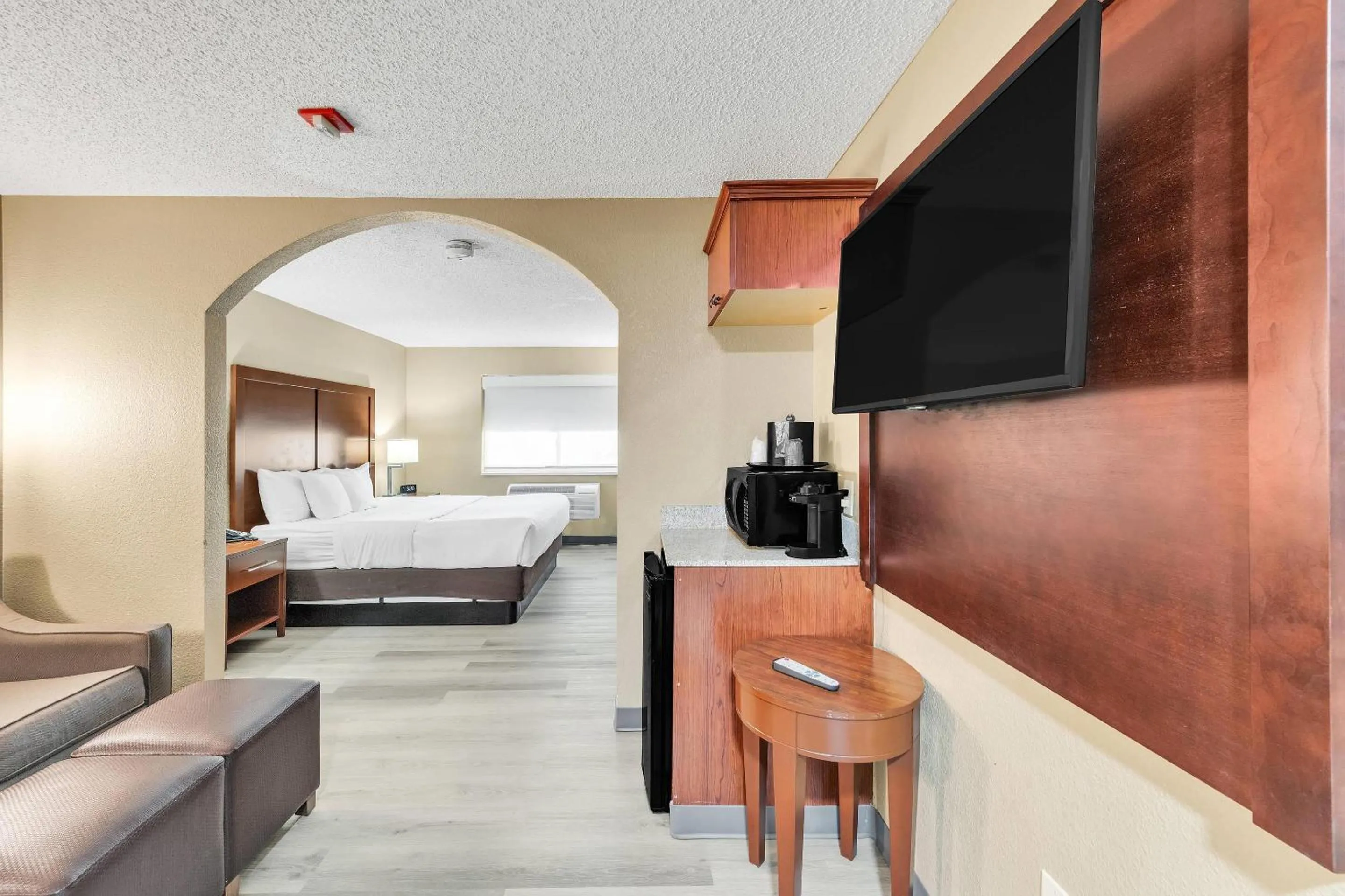 Bedroom, Bed in Comfort Suites Lakewood - Denver
