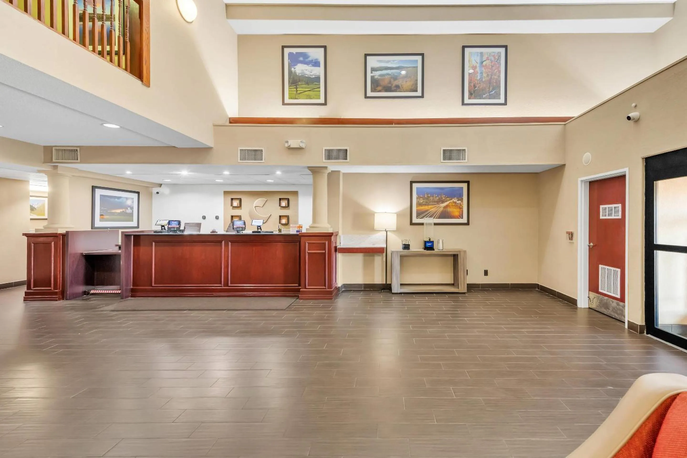 Lobby or reception in Comfort Suites Lakewood - Denver