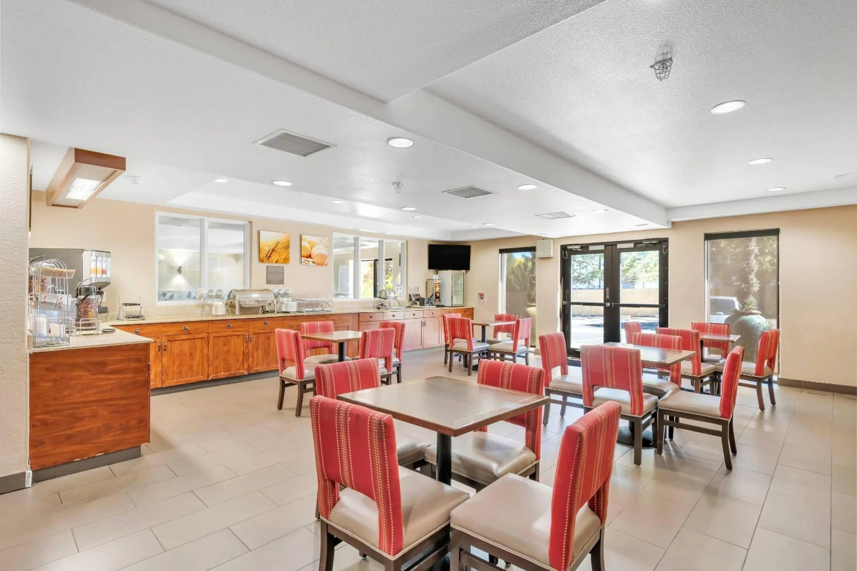 Breakfast in Comfort Suites Lakewood - Denver