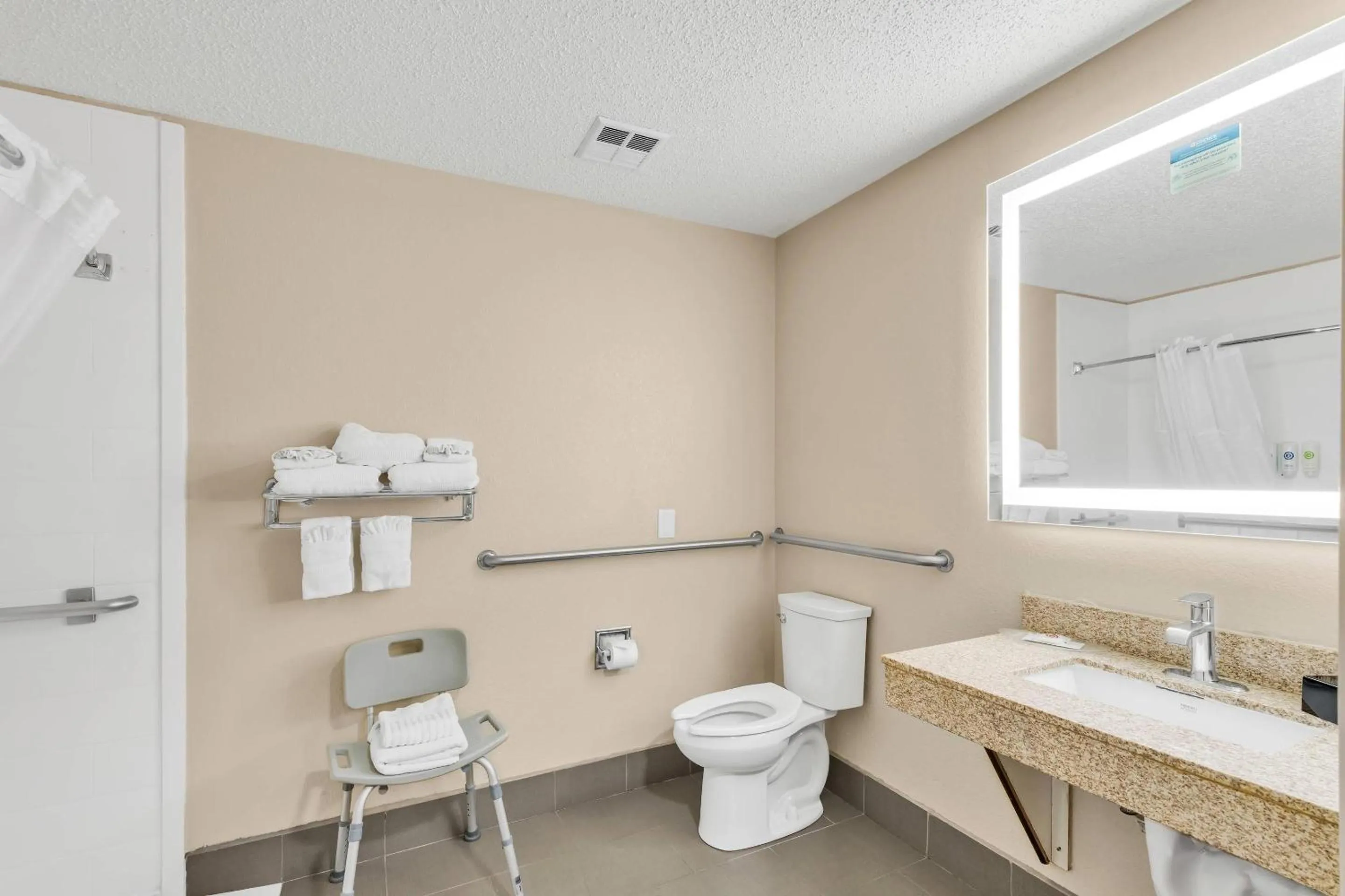 Bedroom in Comfort Suites Lakewood - Denver