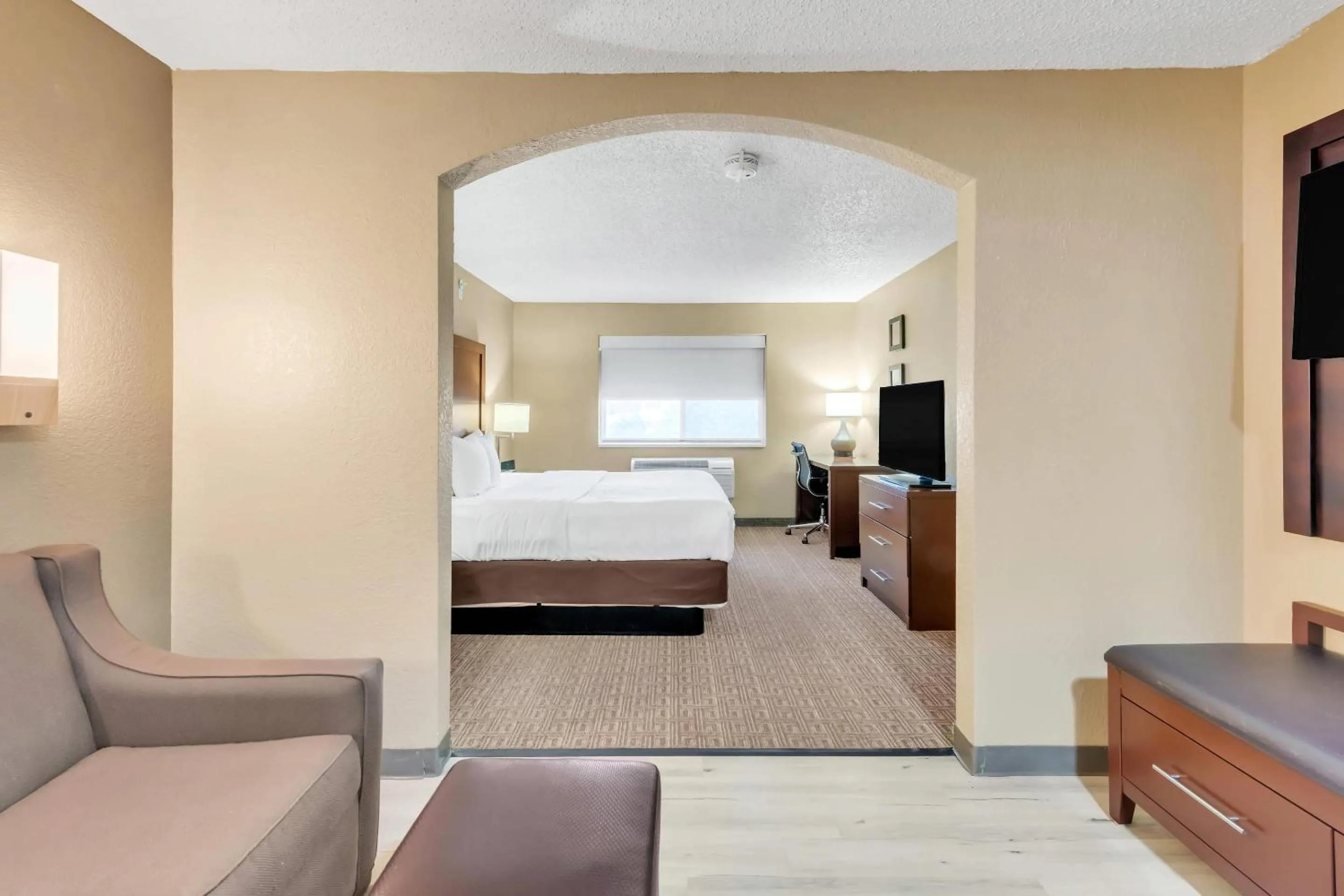 Bedroom, Bed in Comfort Suites Lakewood - Denver