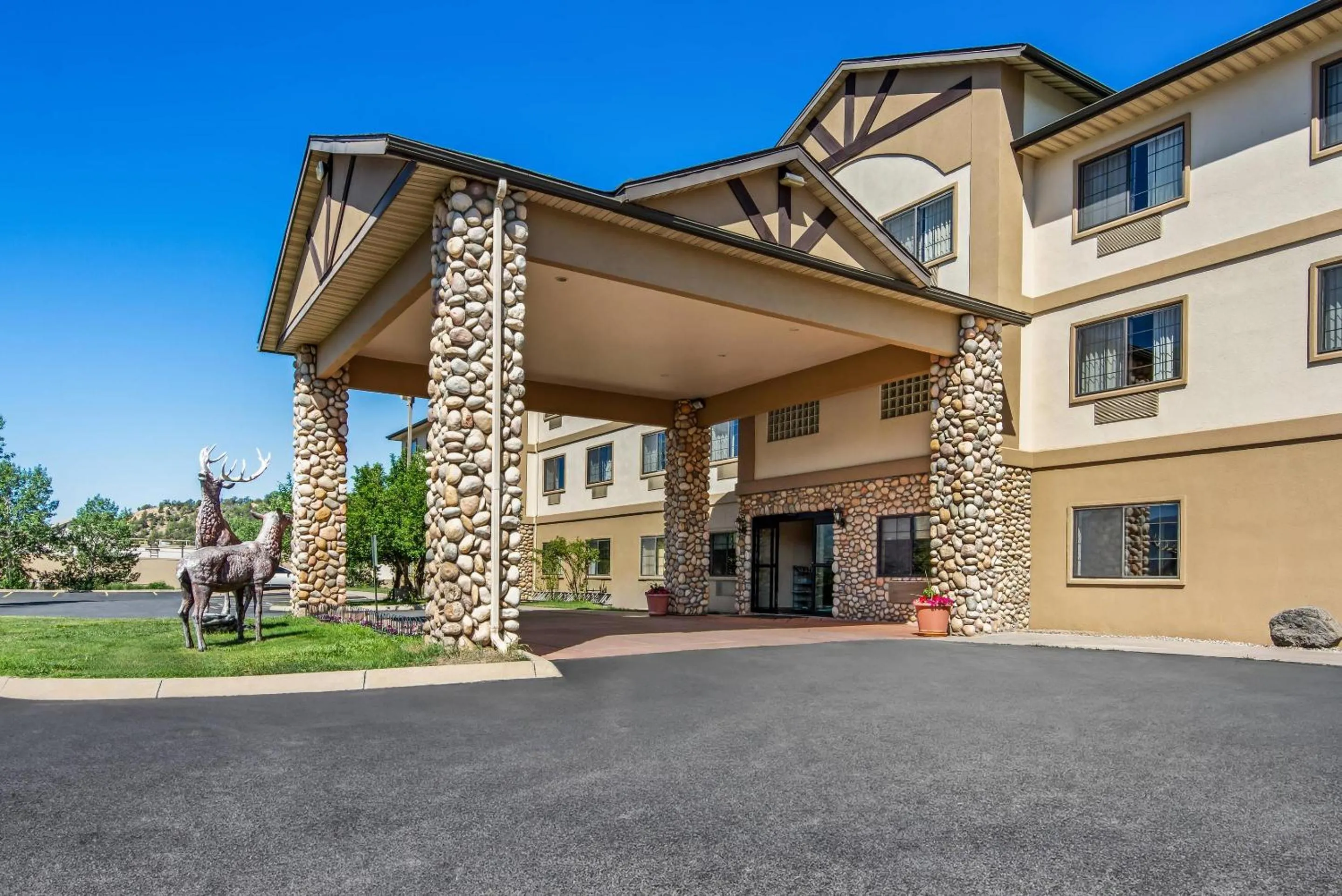 Property building in Quality Inn & Suites Vail Valley