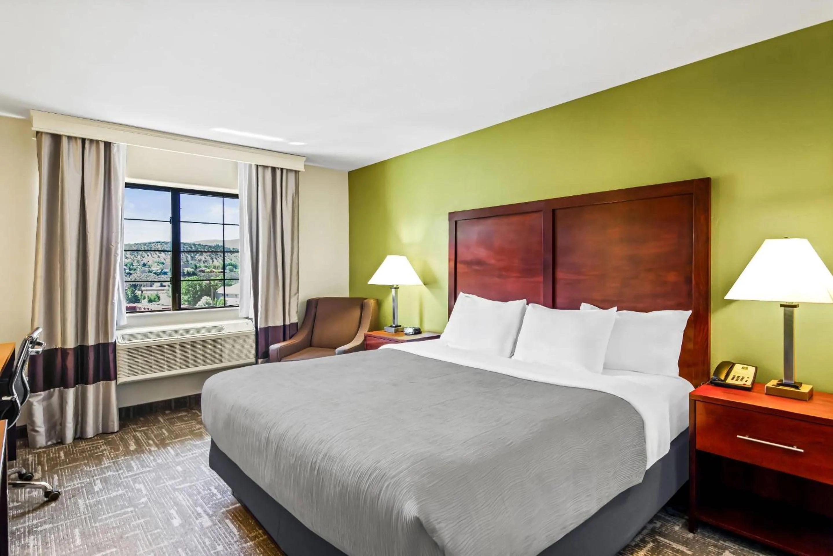 Bedroom, Bed in Quality Inn & Suites Vail Valley