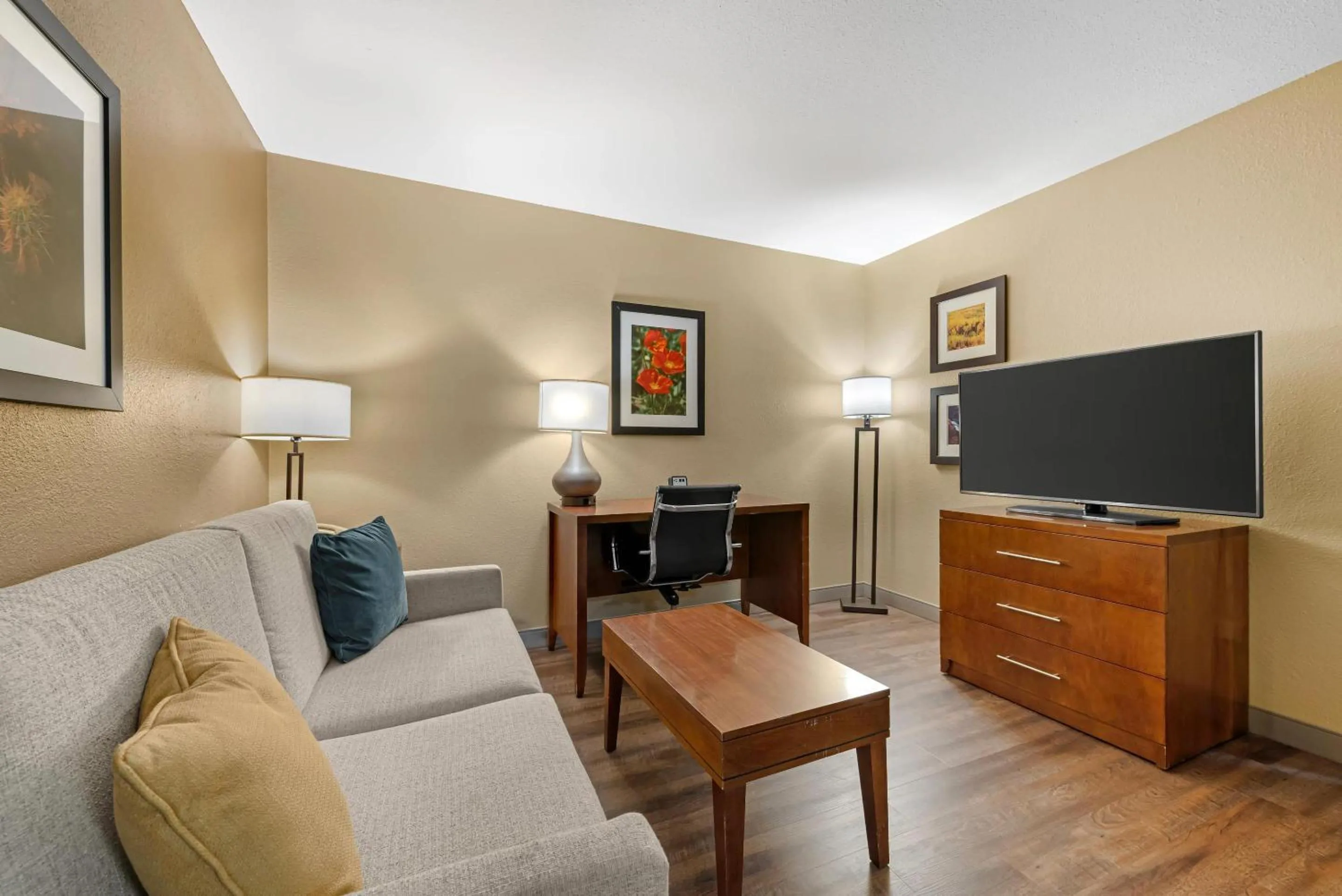 Bedroom in Comfort Inn & Suites Carbondale on the Roaring Fork