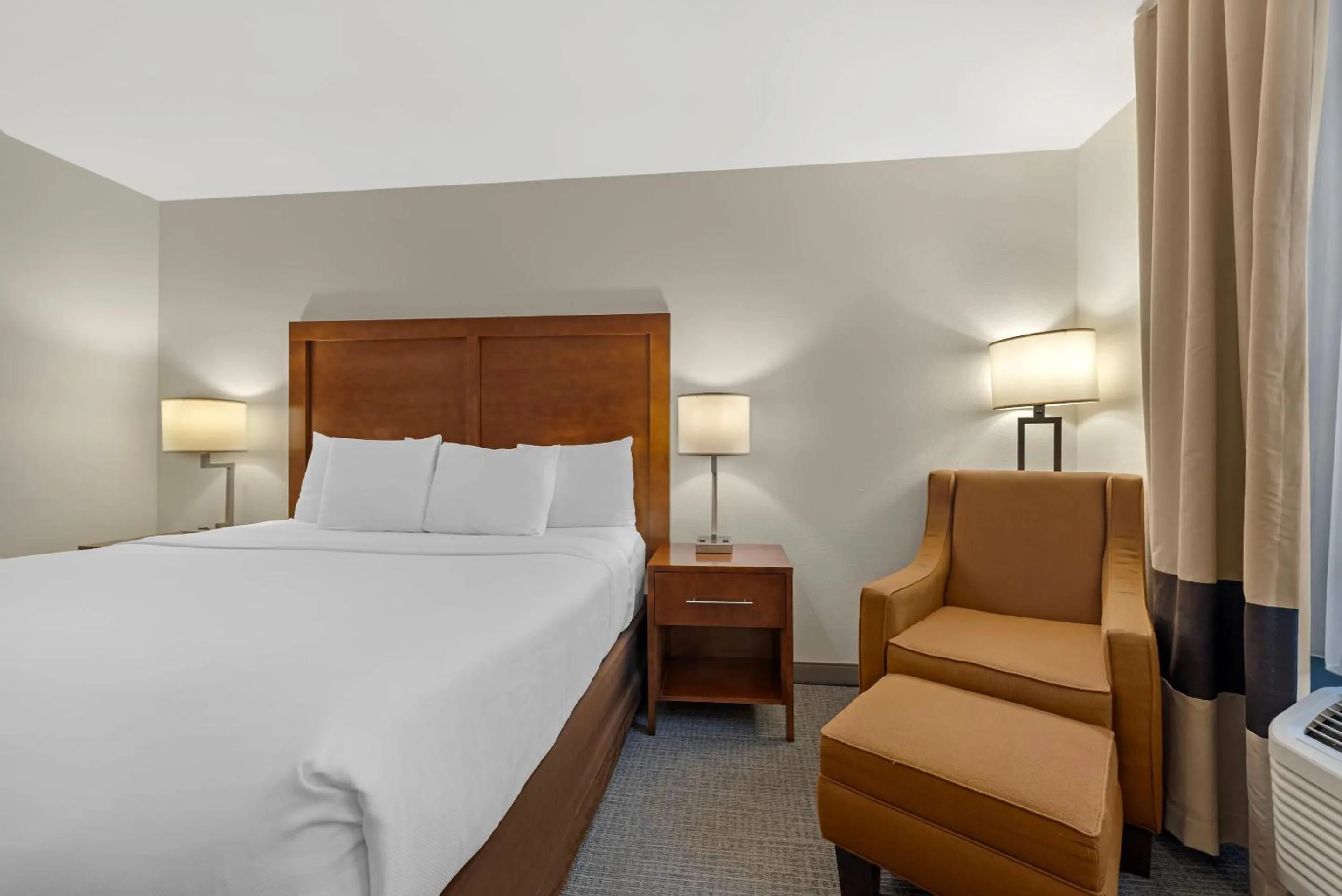 Bedroom, Bed in Comfort Inn & Suites Carbondale on the Roaring Fork