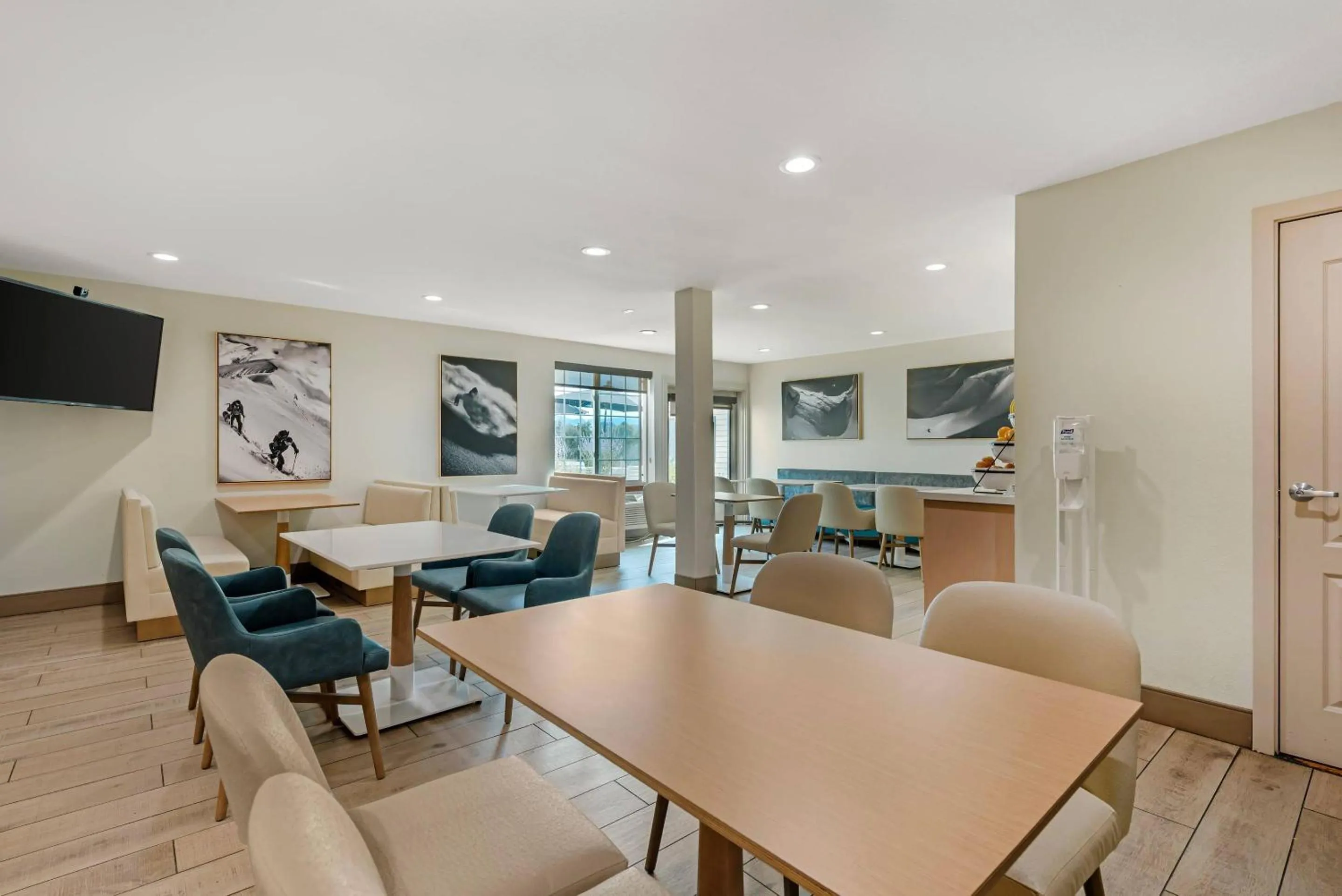 Breakfast in Comfort Inn & Suites Carbondale on the Roaring Fork