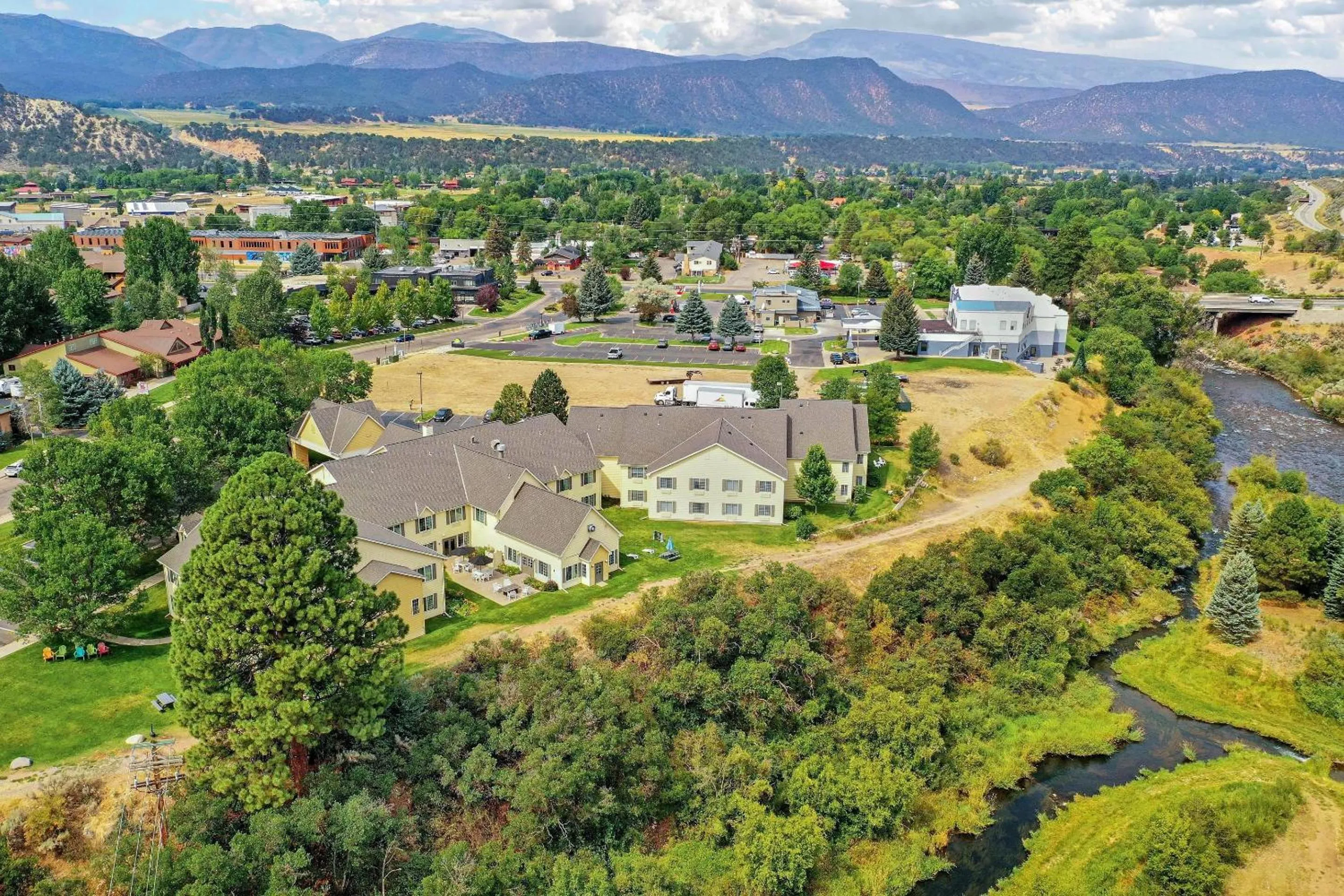 Property building in Comfort Inn & Suites Carbondale on the Roaring Fork