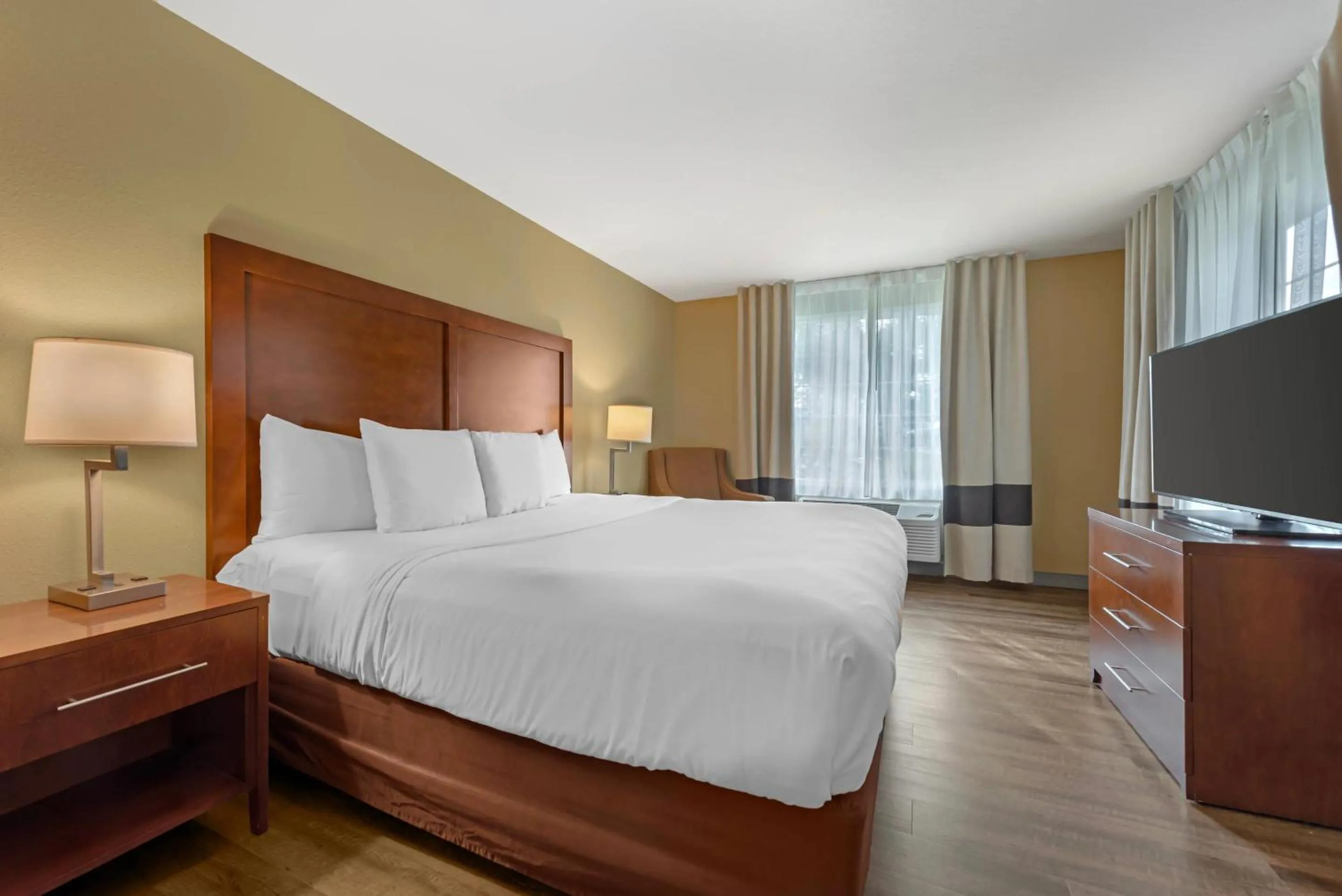 Bedroom, Bed in Comfort Inn & Suites Carbondale on the Roaring Fork