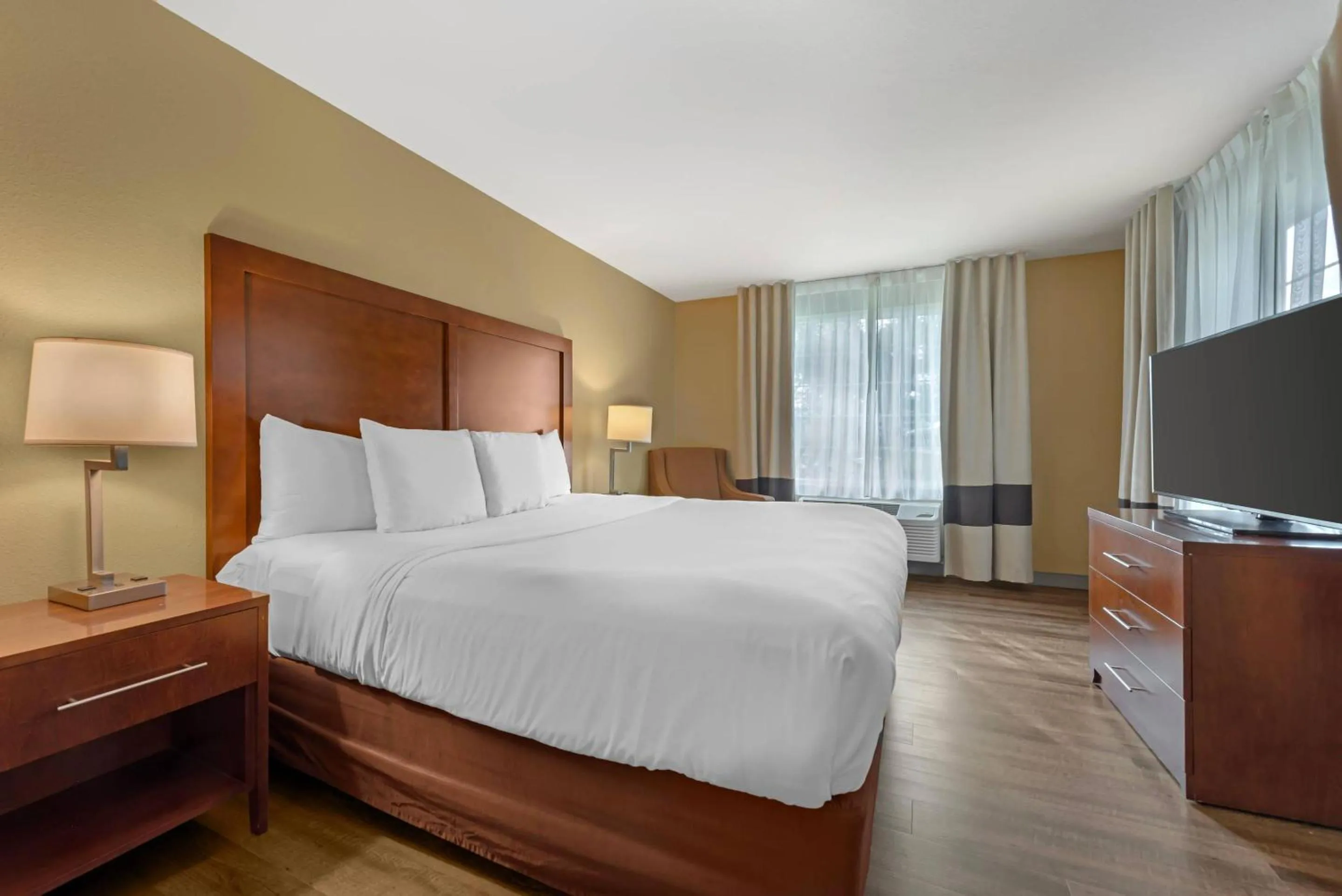 Bedroom, Bed in Comfort Inn & Suites Carbondale on the Roaring Fork
