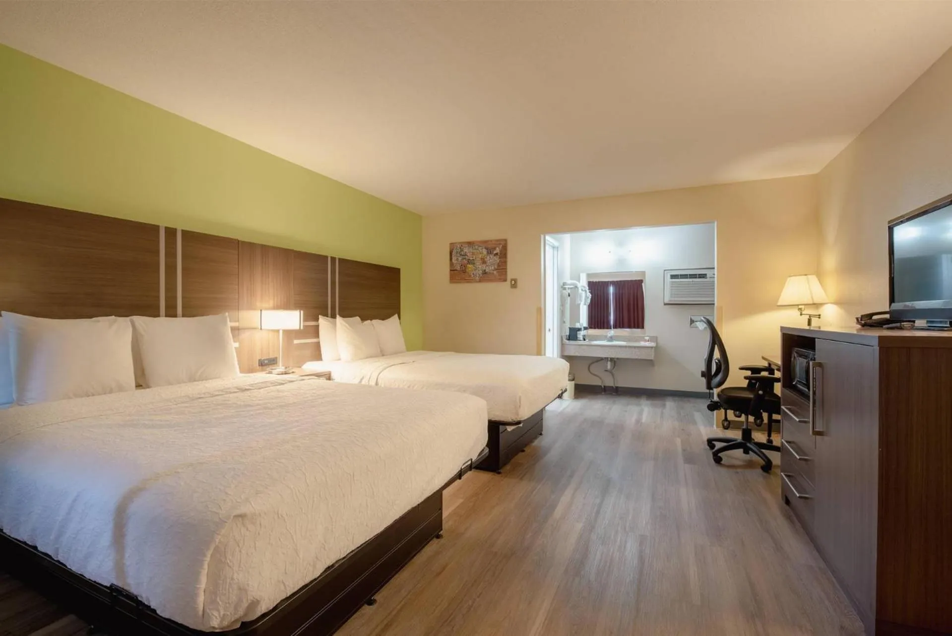 Bedroom, Bed in Econo Lodge Cortez near Mesa Verde