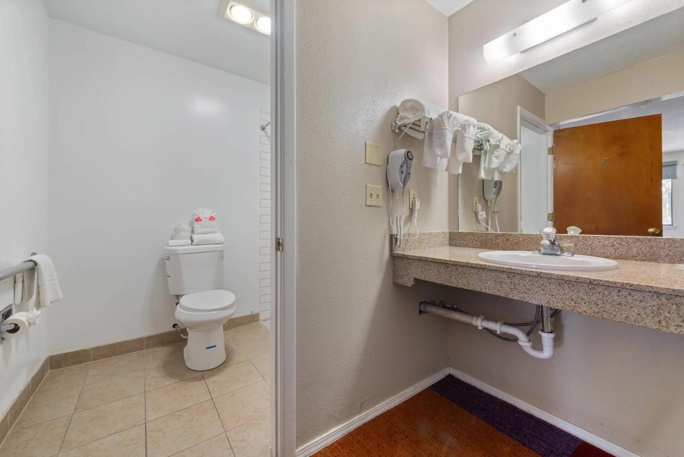 Bedroom in Econo Lodge Cortez near Mesa Verde
