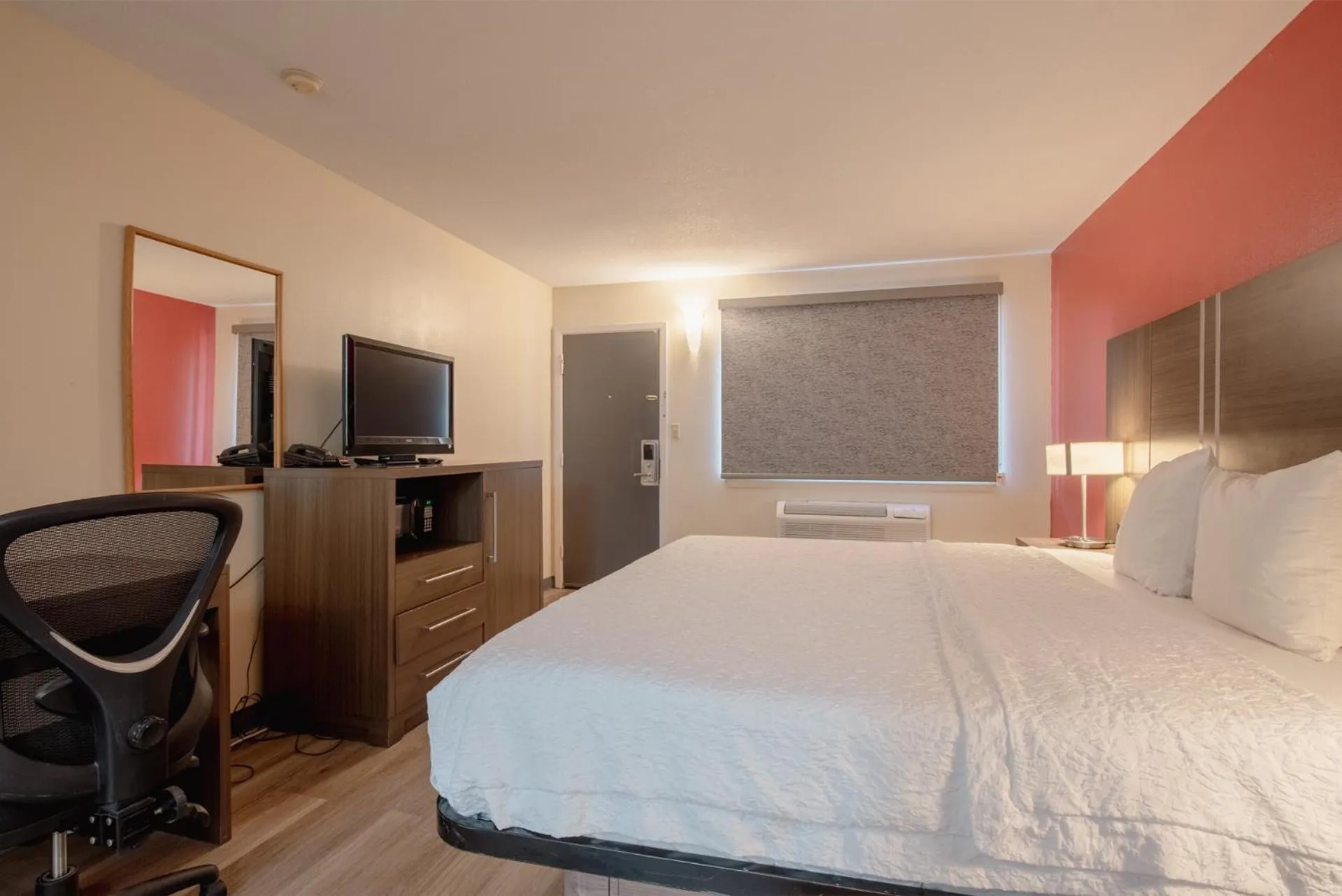 Bed in Econo Lodge Cortez near Mesa Verde