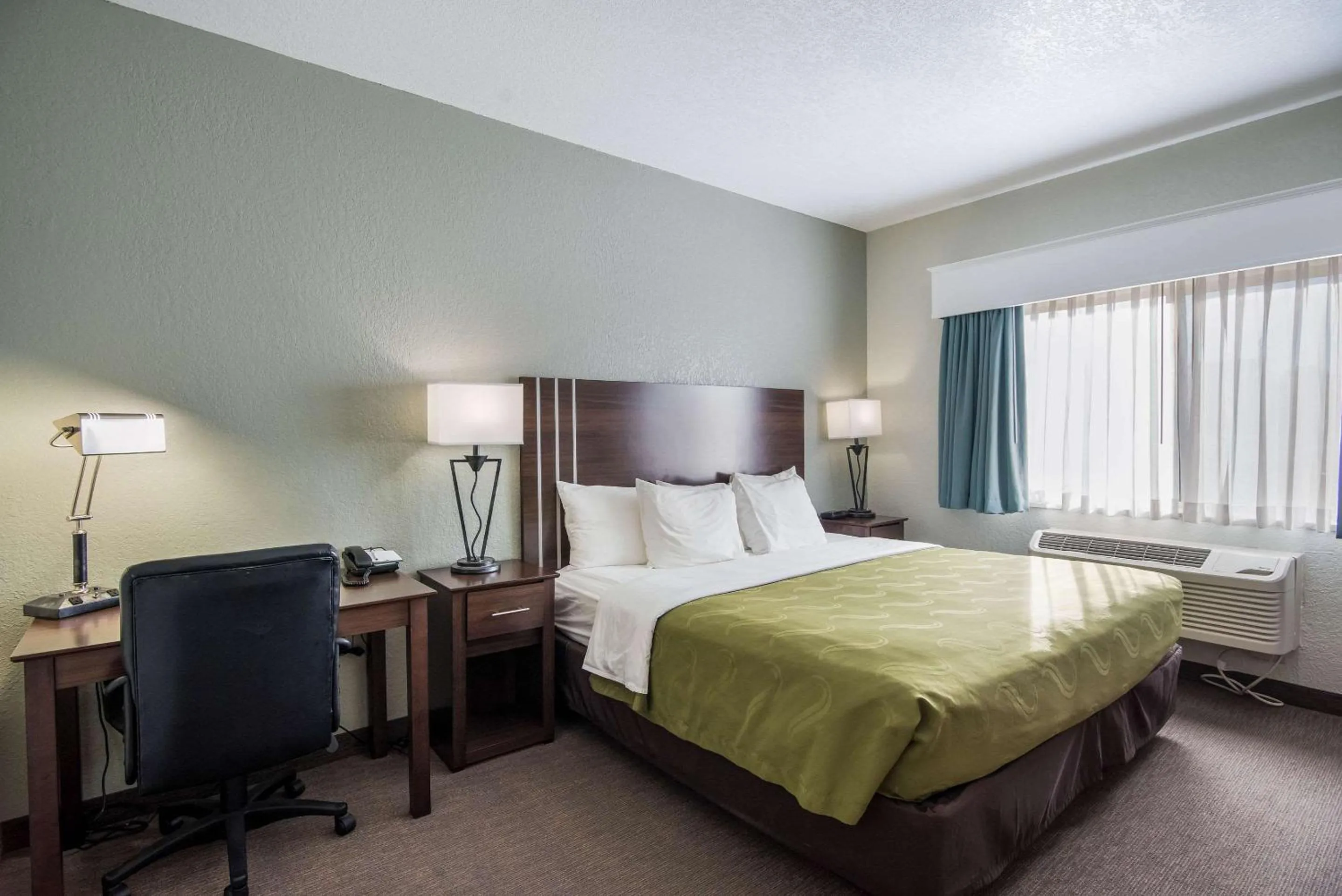 Photo of the whole room, Bed in Quality Inn & Suites Pueblo West
