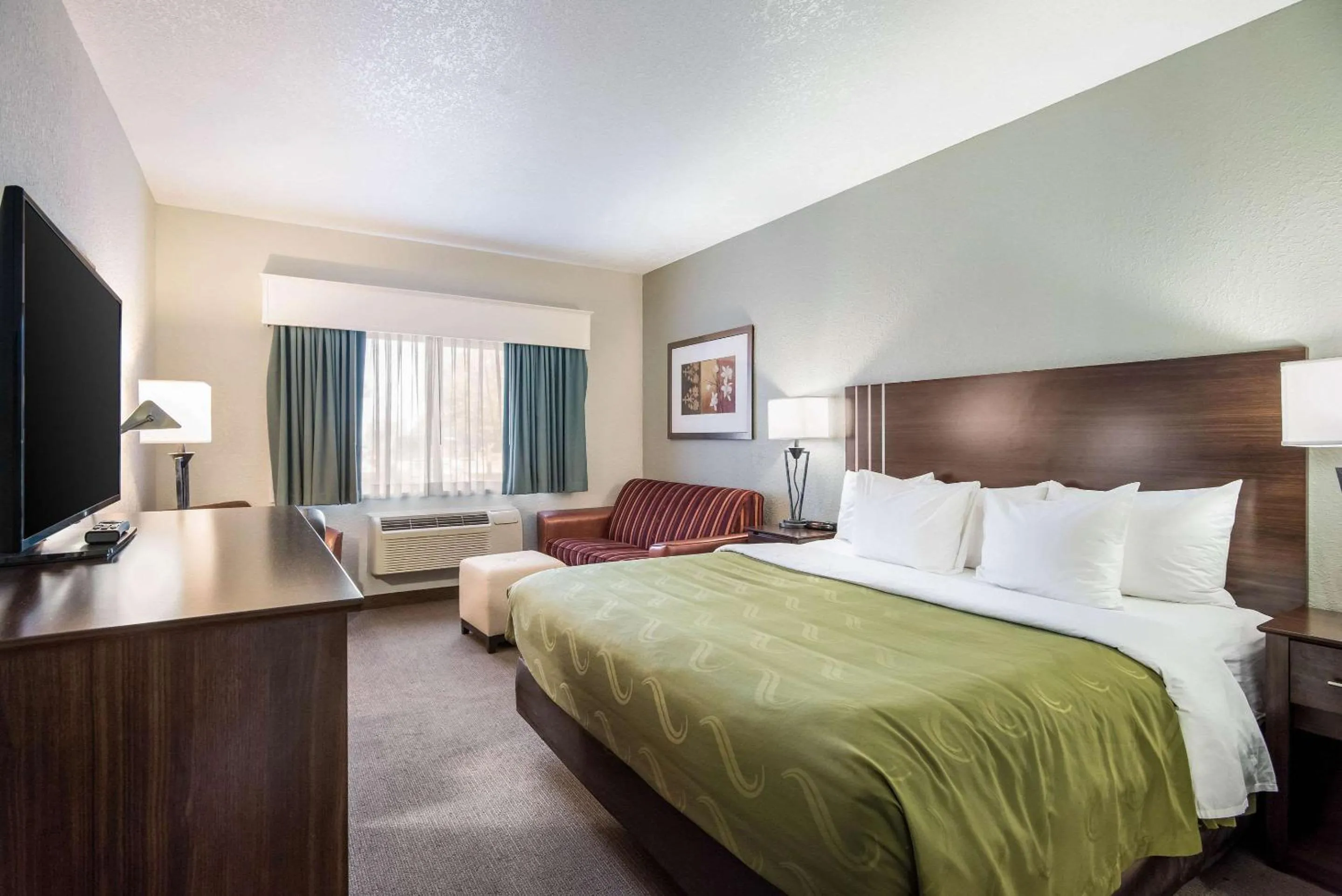 Photo of the whole room, Bed in Quality Inn & Suites Pueblo West