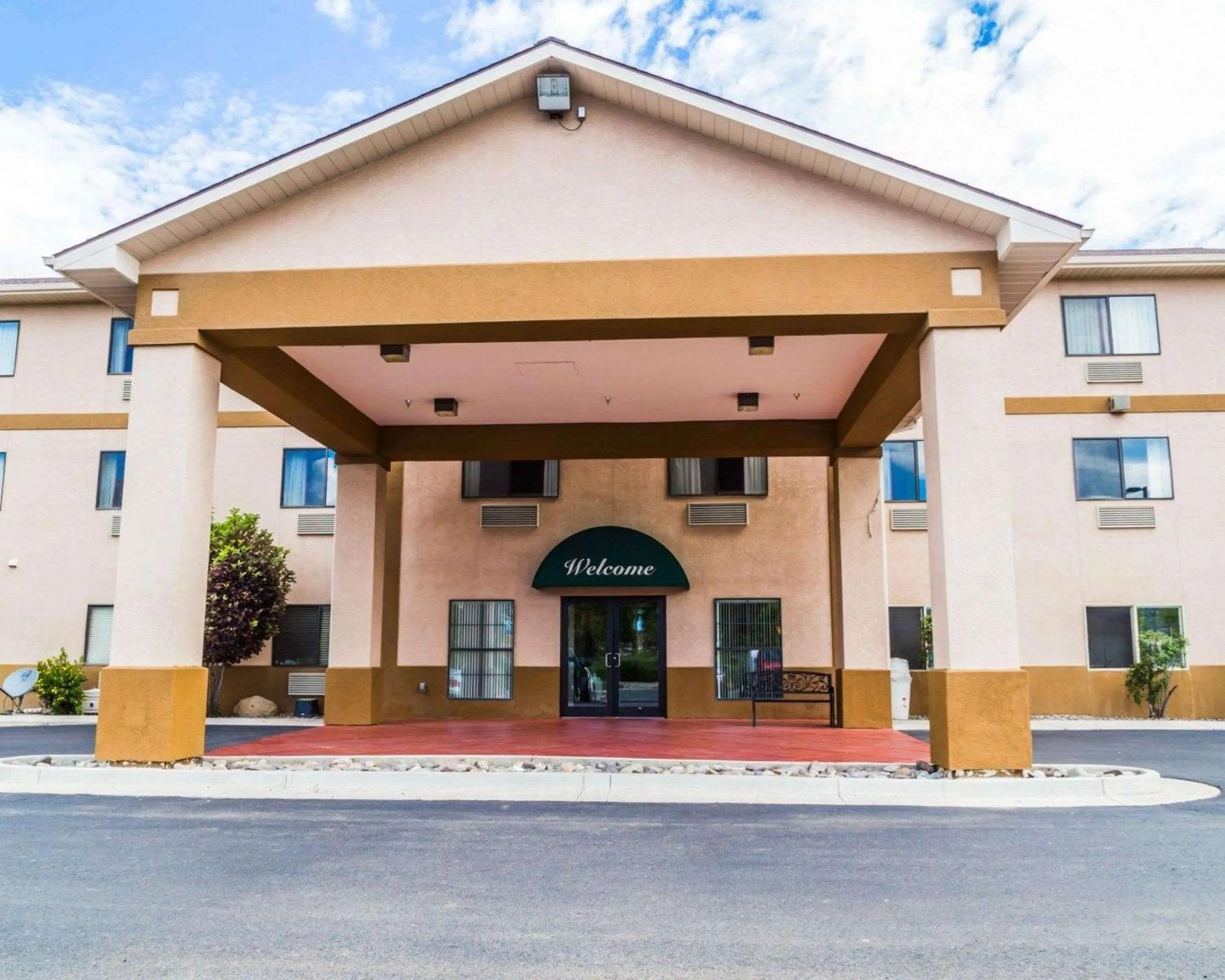 Property building in Quality Inn & Suites Montrose - Black Canyon Area