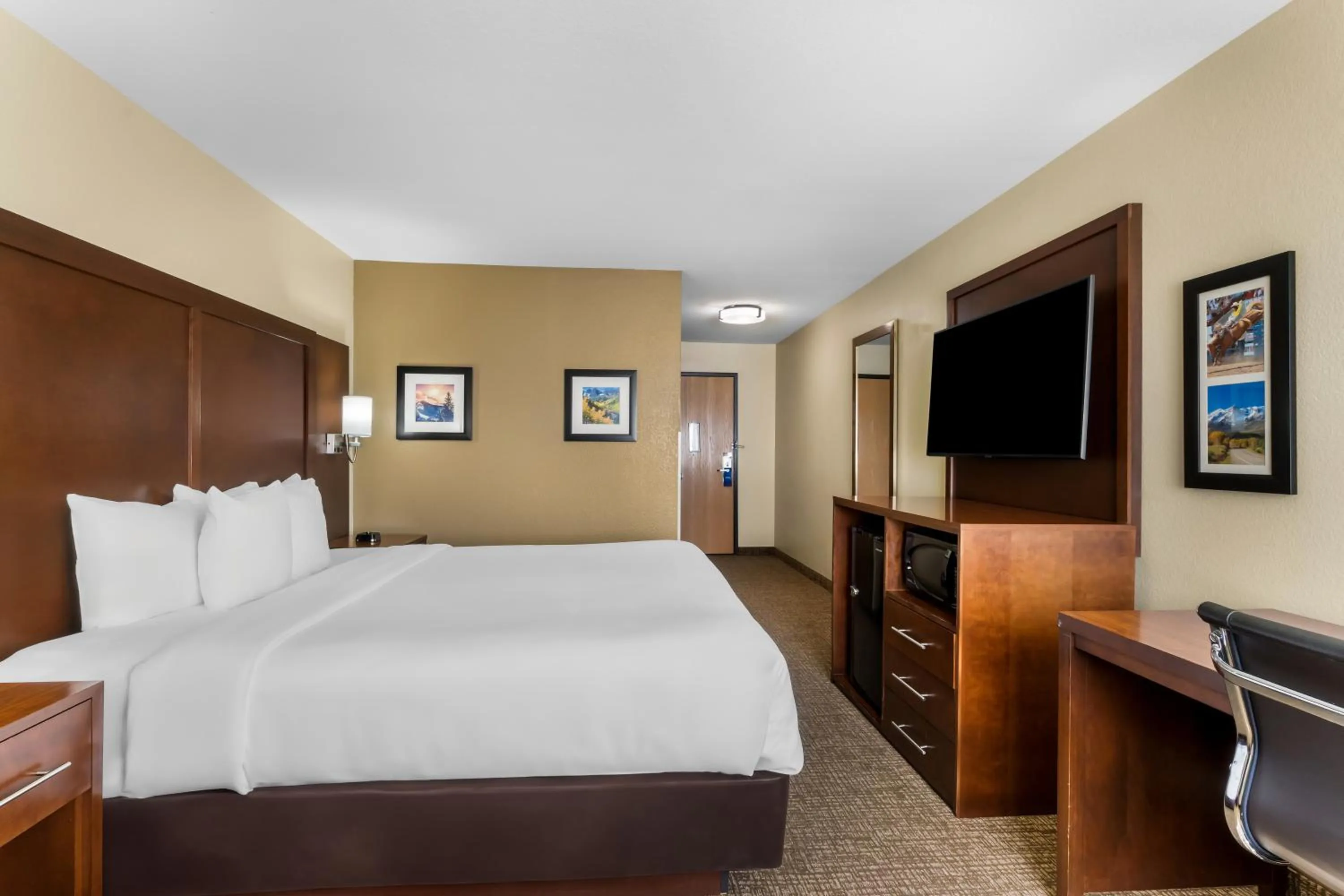 Bed in Comfort Inn & Suites Greeley
