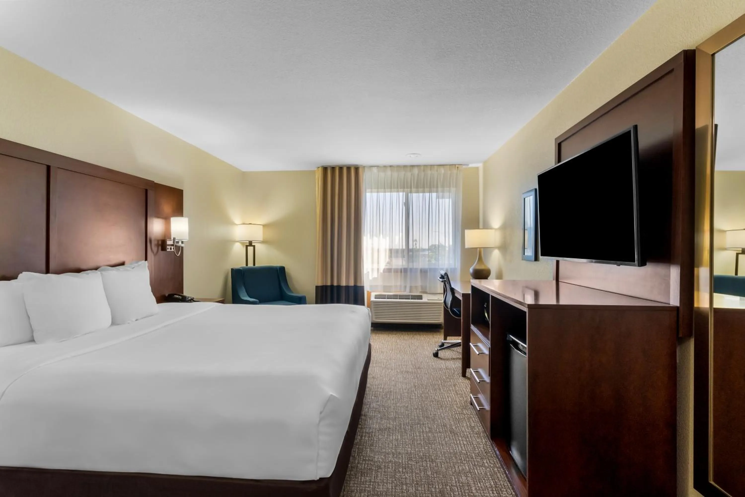 Bed in Comfort Inn & Suites Greeley