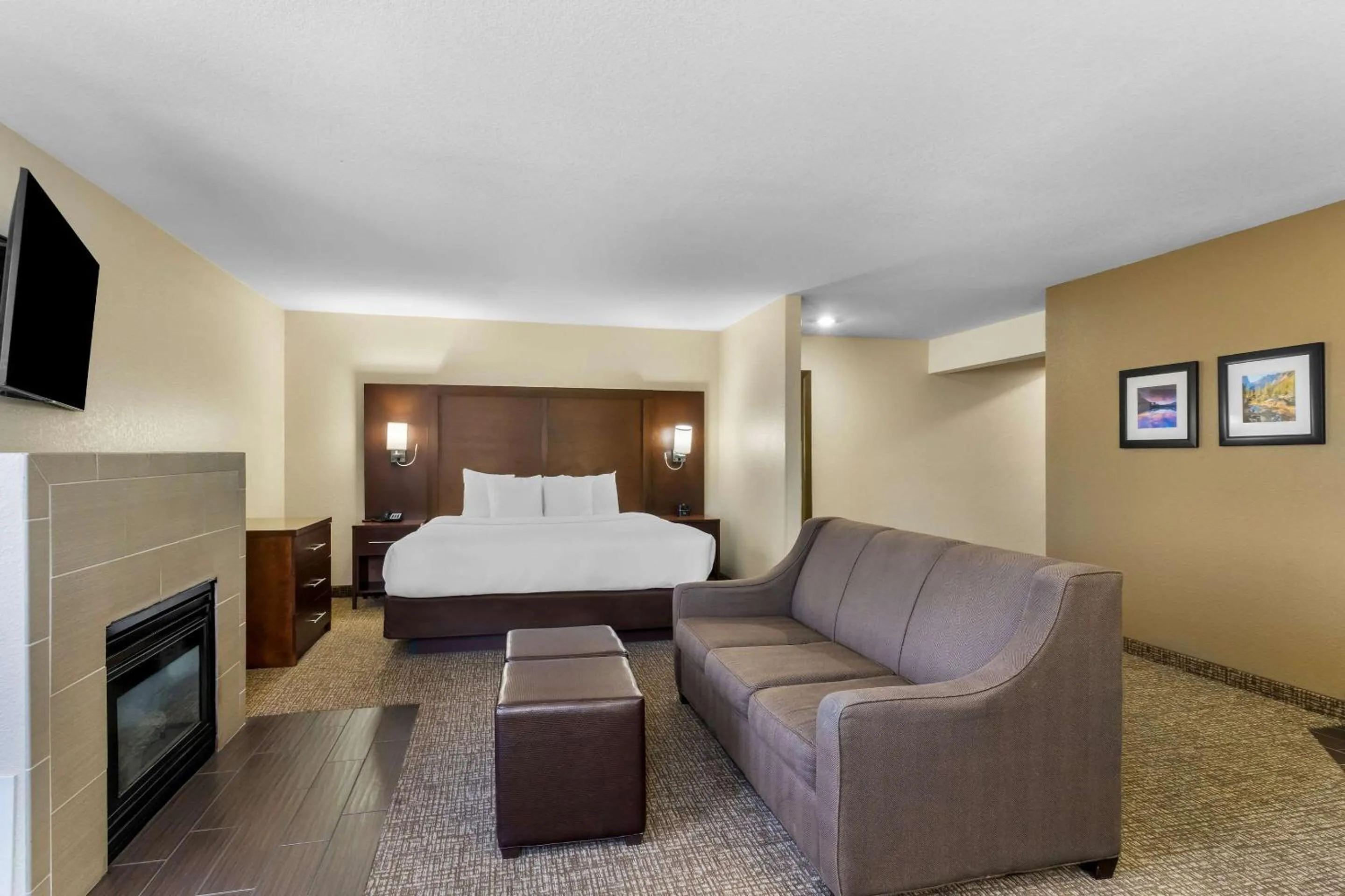 Bed in Comfort Inn & Suites Greeley