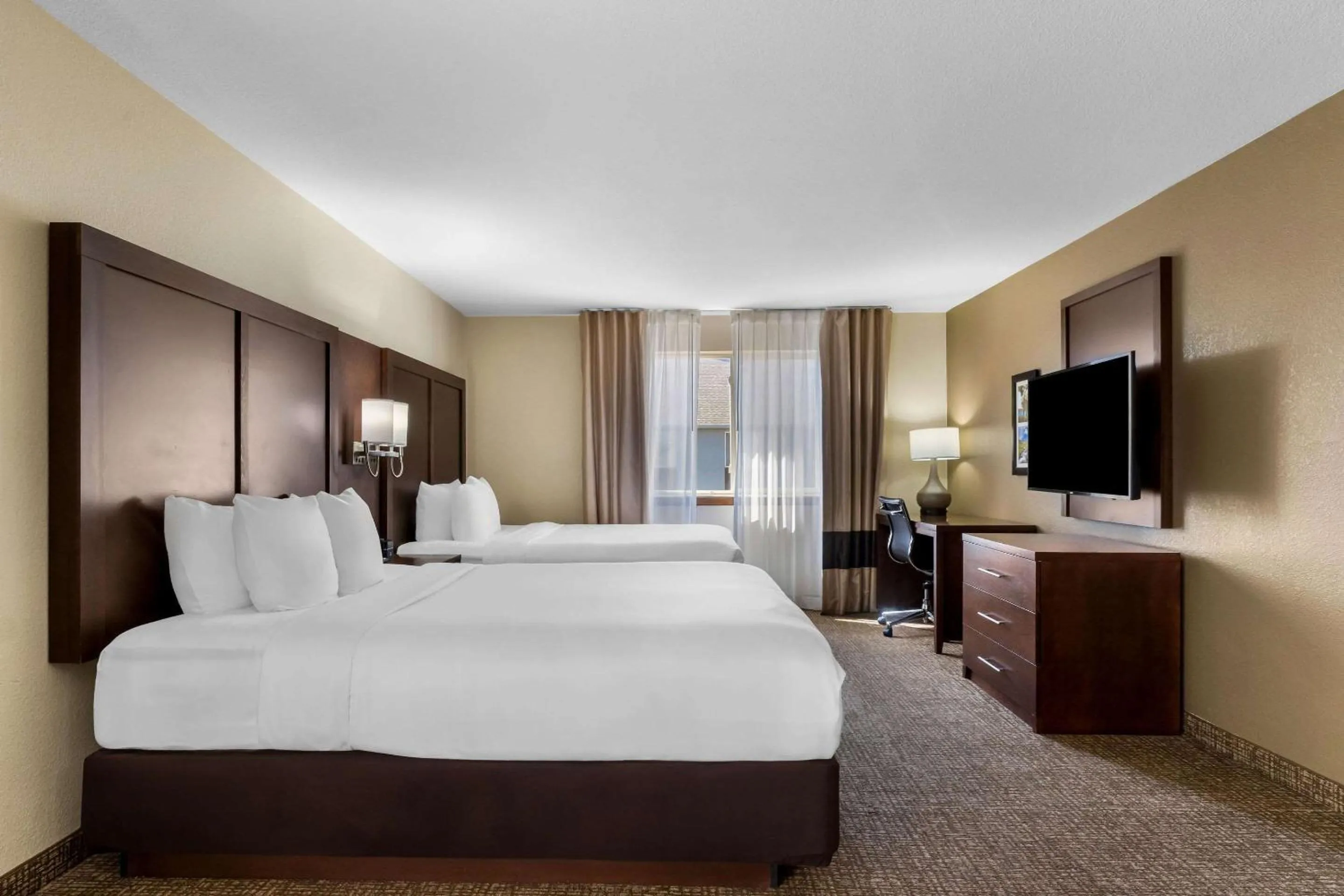 Bed in Comfort Inn & Suites Greeley