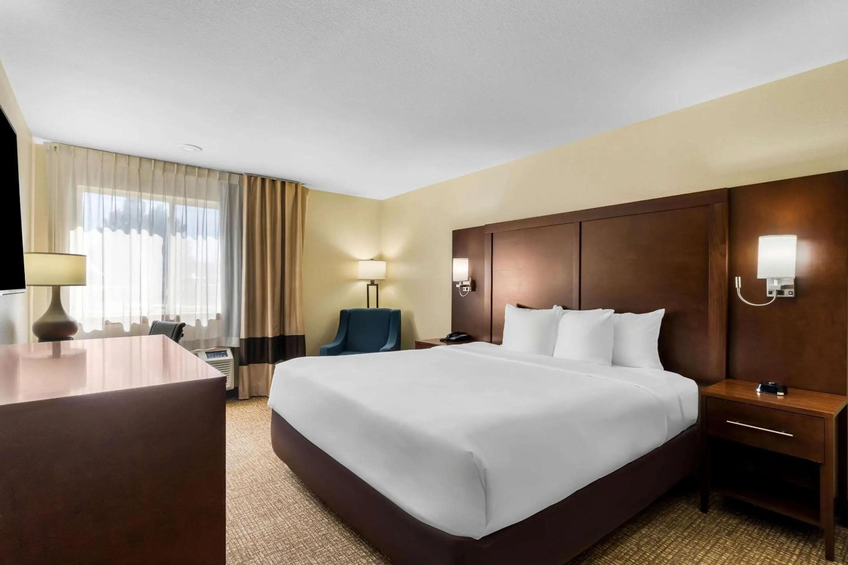 Bedroom, Bed in Comfort Inn & Suites Greeley