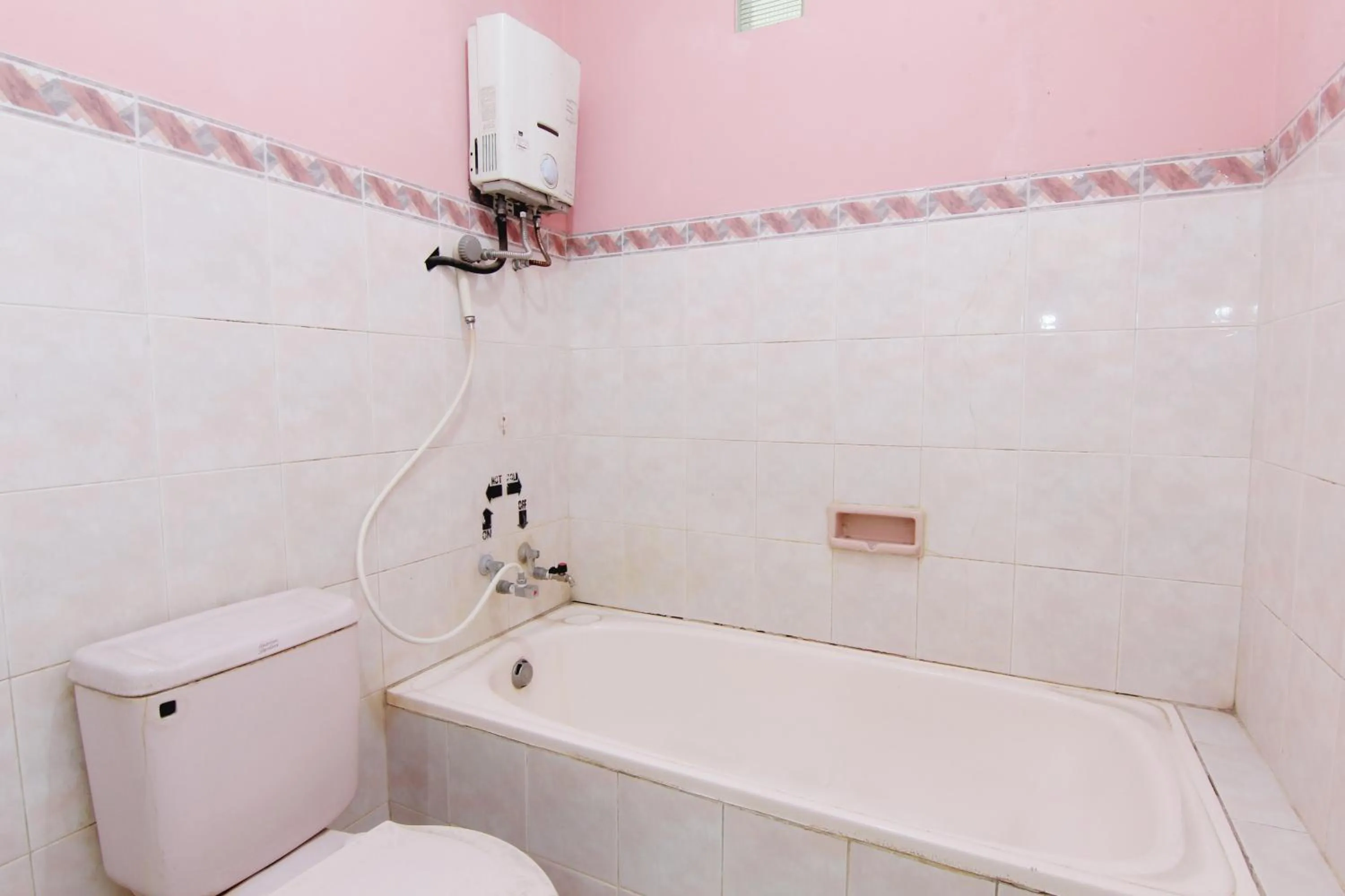 Shower in Hotel Wijaya 1 Kaliurang