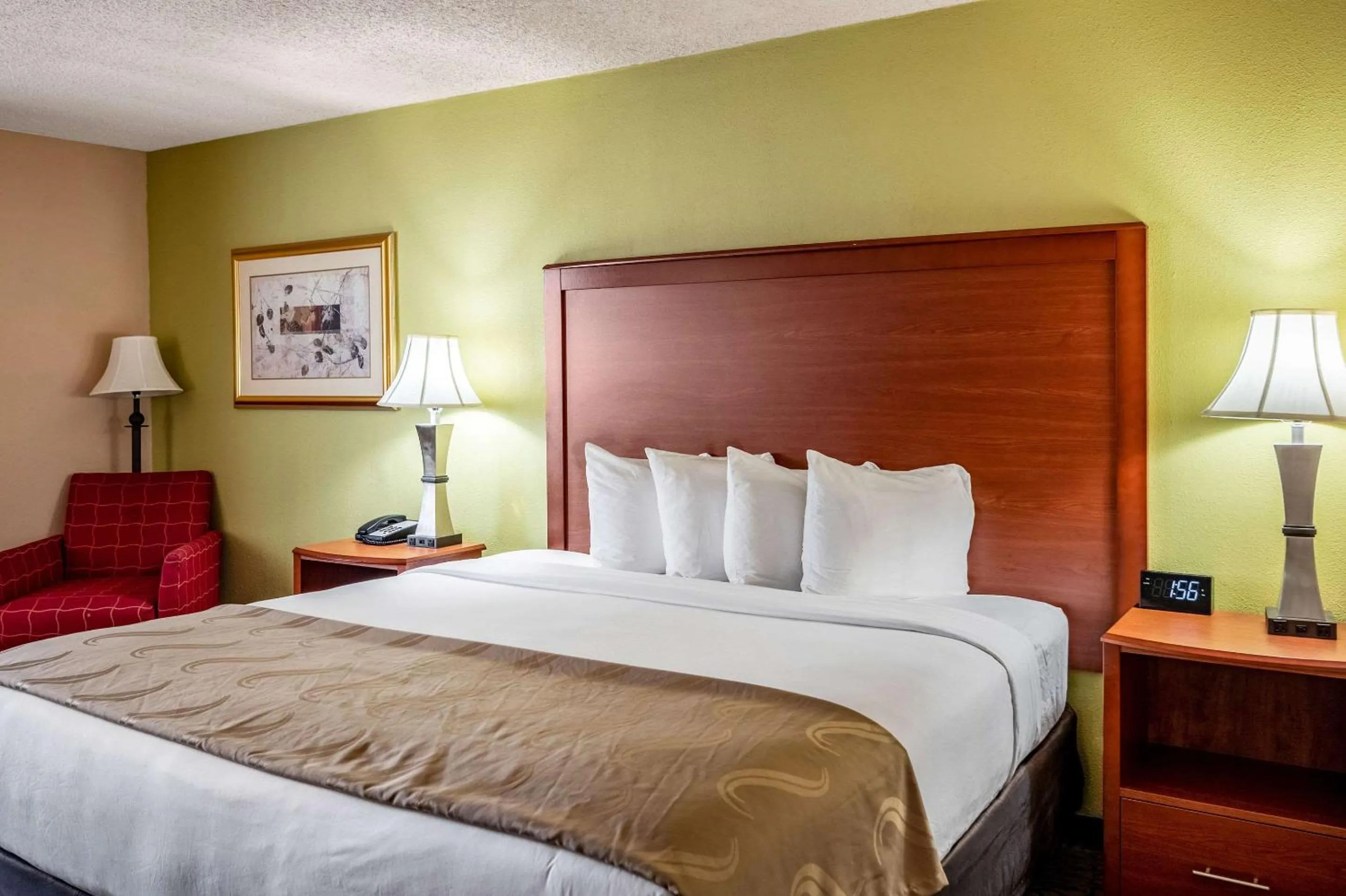 Bedroom, Bed in Quality Inn Trinidad