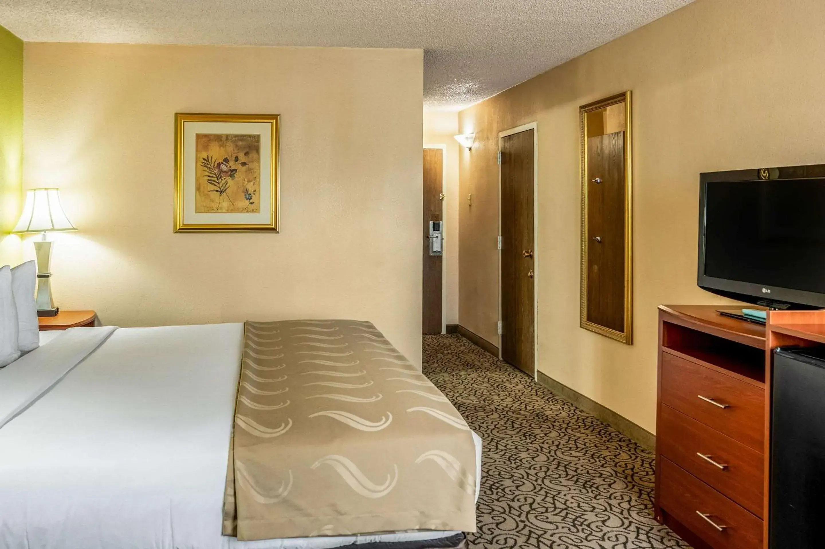 Superior King Room - Non-Smoking in Quality Inn Trinidad Superior King Room - Non-Smoking in Quality Inn Trinidad