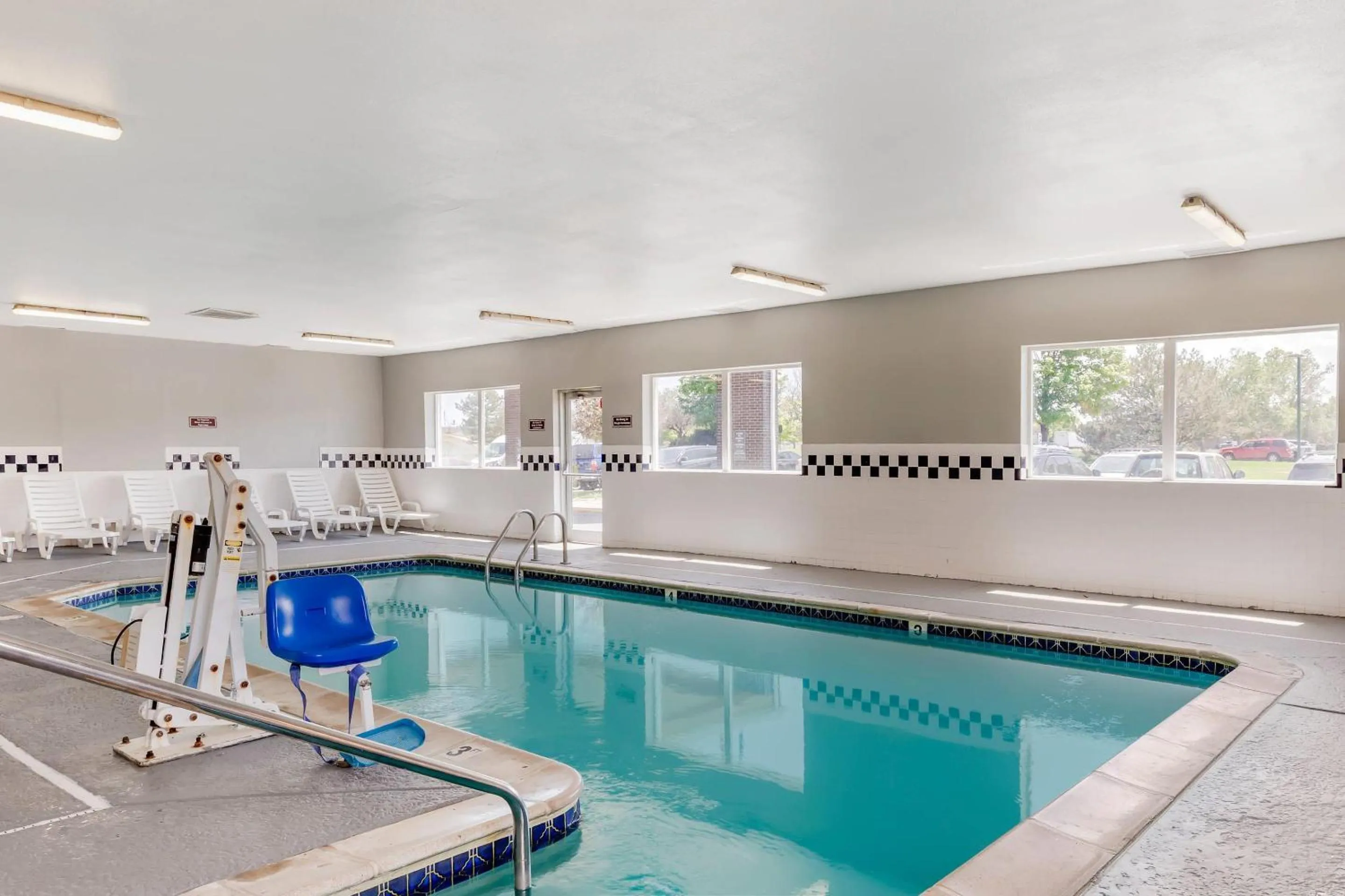 Swimming pool in Quality Inn & Suites Denver Airport - Gateway Park