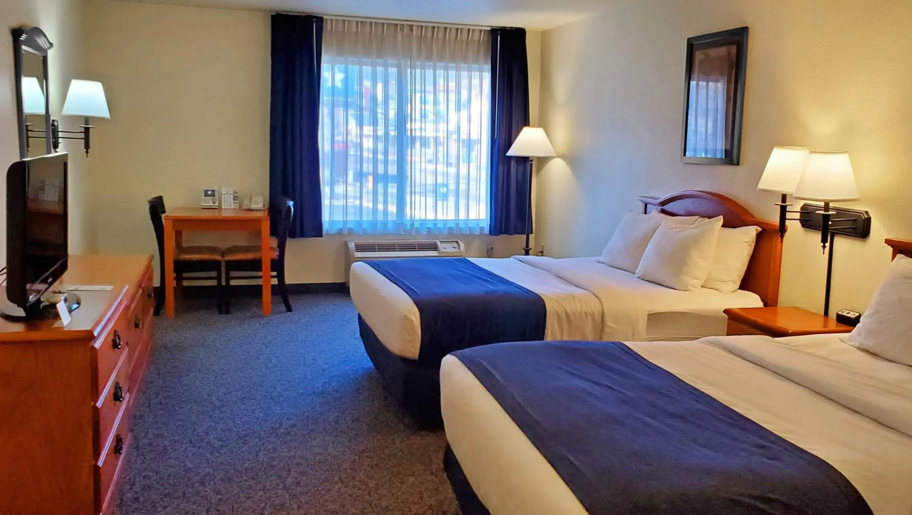 Queen Room with Two Queen Beds - Non-Smoking in Magnuson Grand Pikes Peak Queen Room with Two Queen Beds - Non-Smoking in Magnuson Grand Pikes Peak