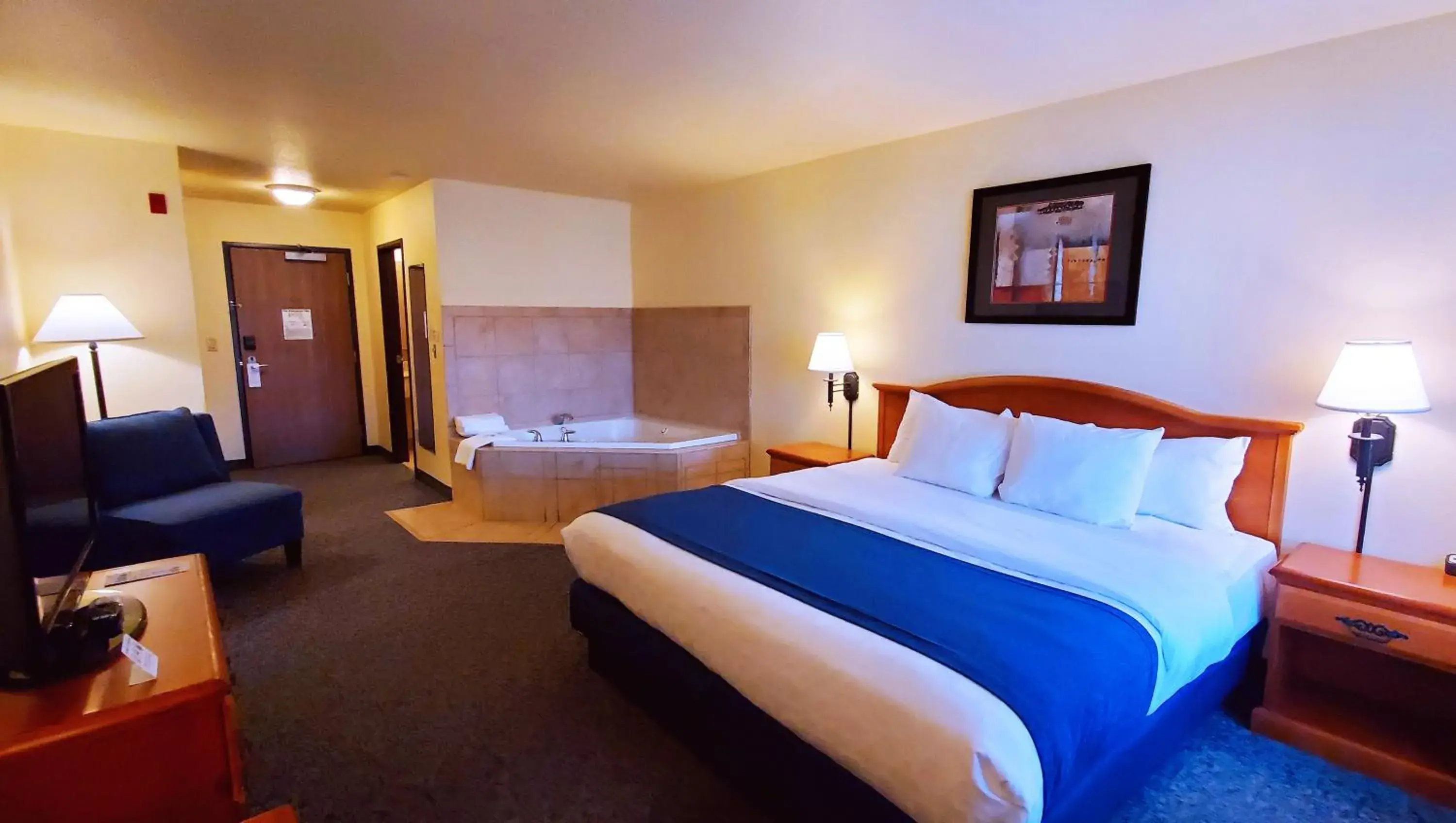 King Room with Spa Bath in Magnuson Grand Pikes Peak King Room with Spa Bath in Magnuson Grand Pikes Peak