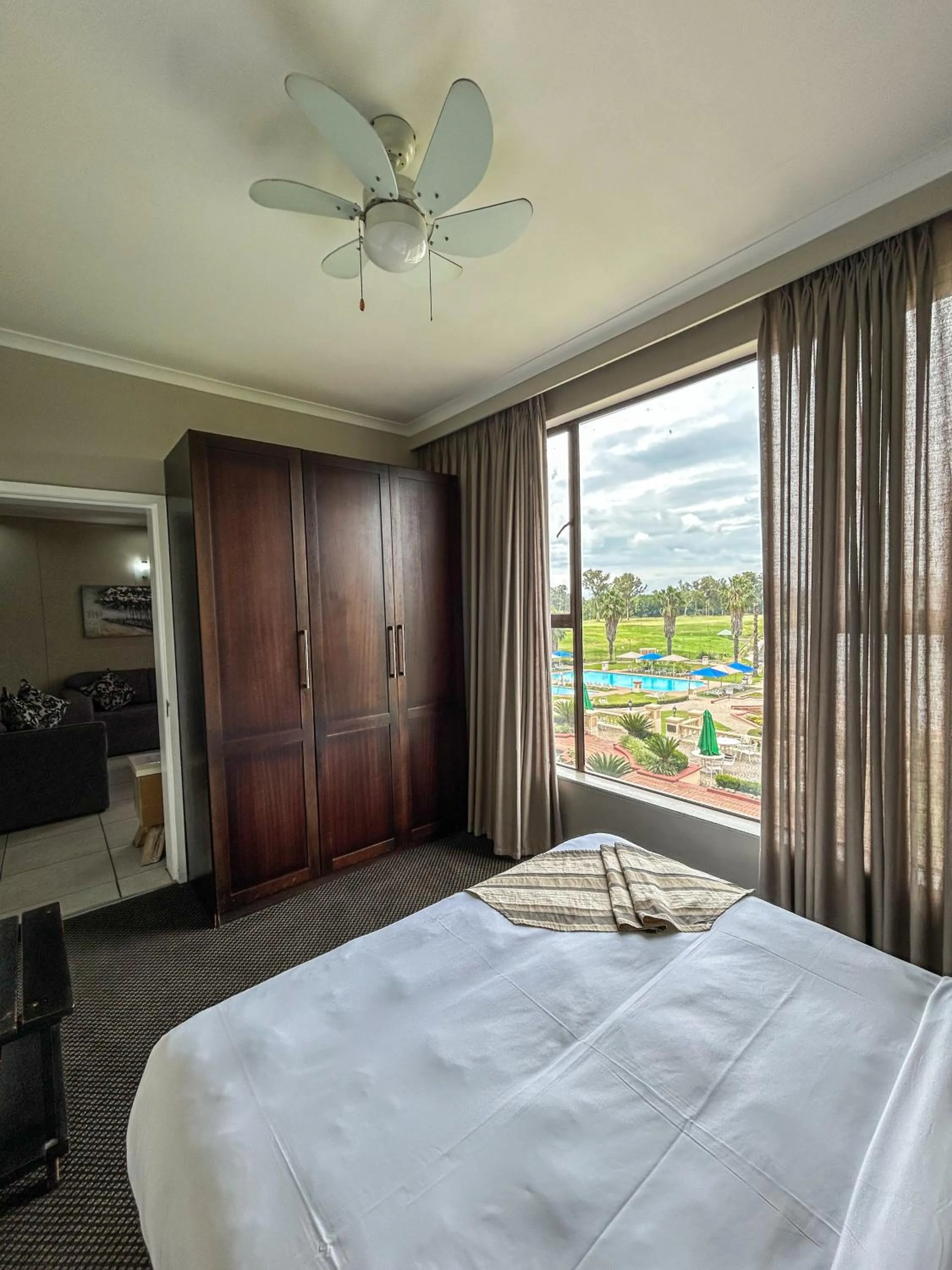 Bedroom, Bed in Riviera on Vaal Resort