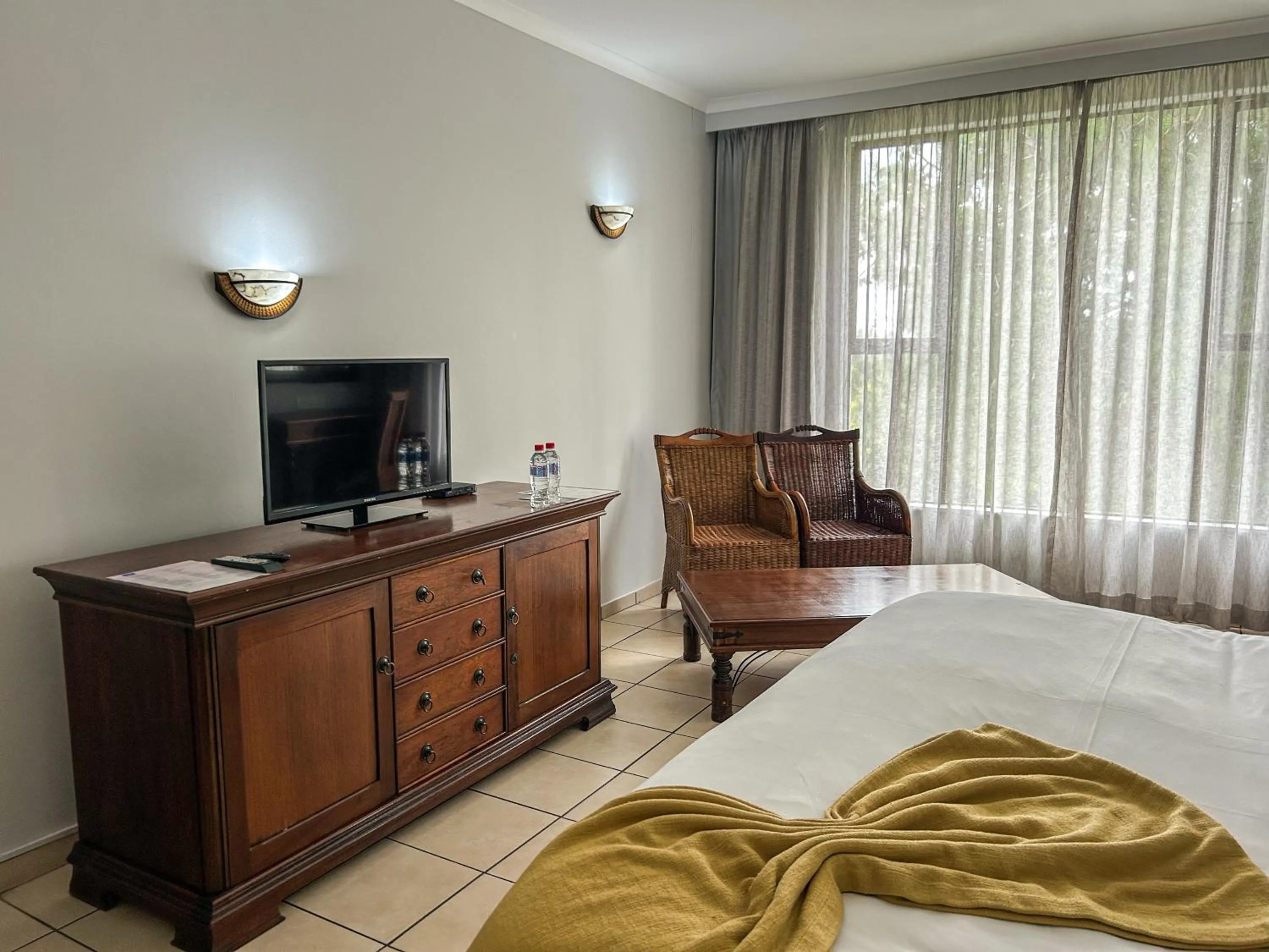 Bedroom, Bed in Riviera on Vaal Resort