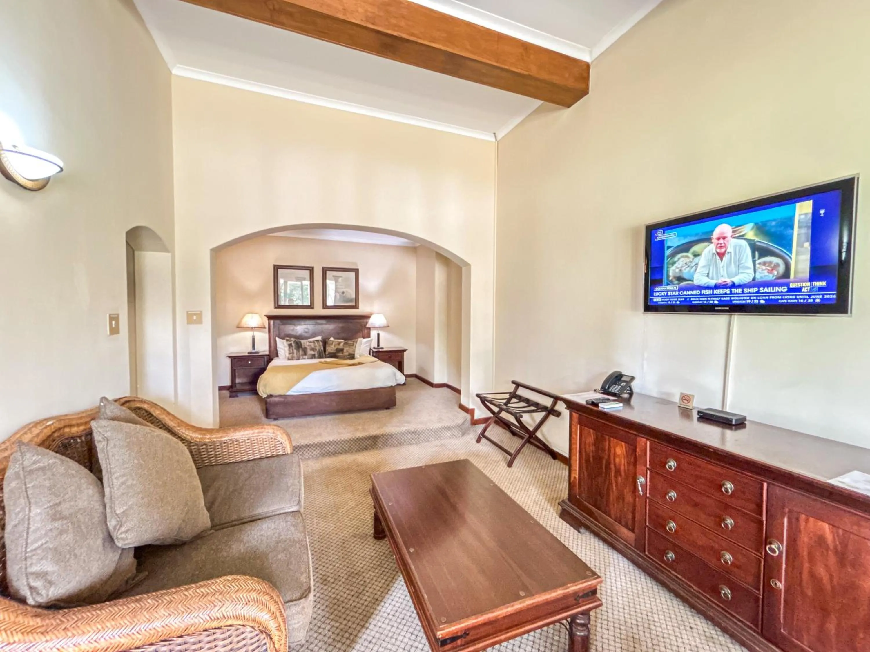 Seating area, Bed in Riviera on Vaal Resort