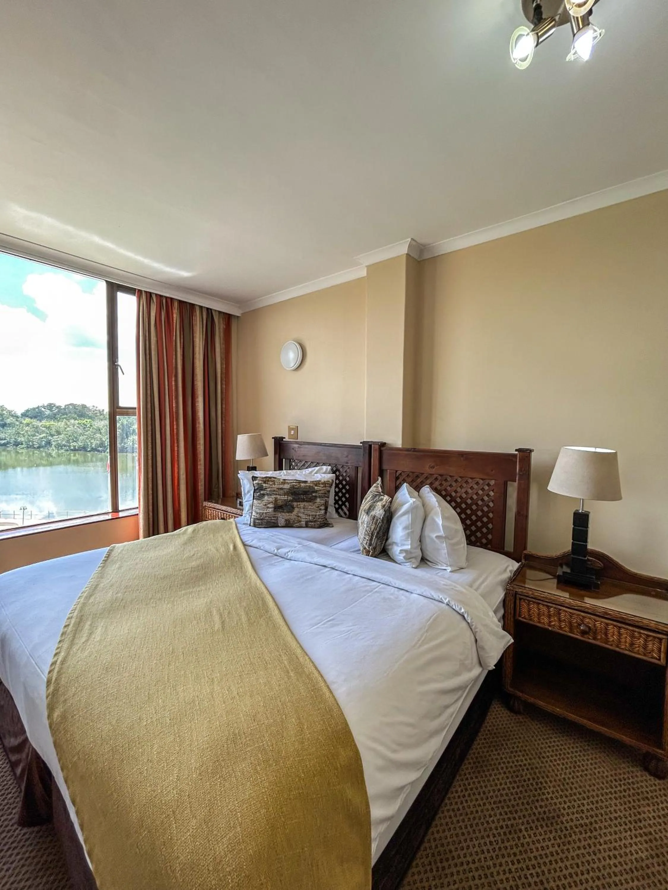 Bedroom, Bed in Riviera on Vaal Resort